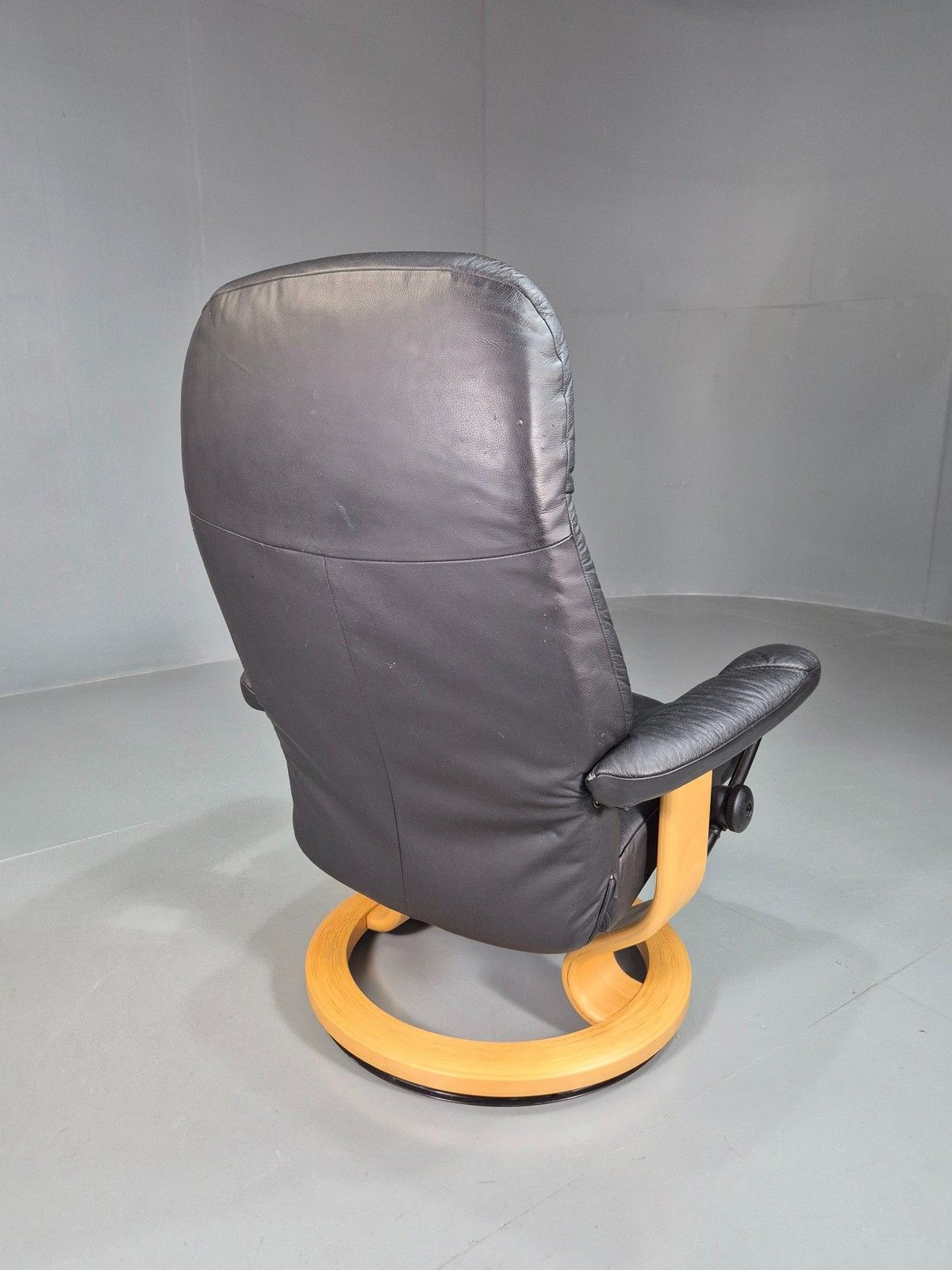 Vintage Stressless Ekornes Swivel And Recline Chair Black Leather Blonde Eb07415 photo buy