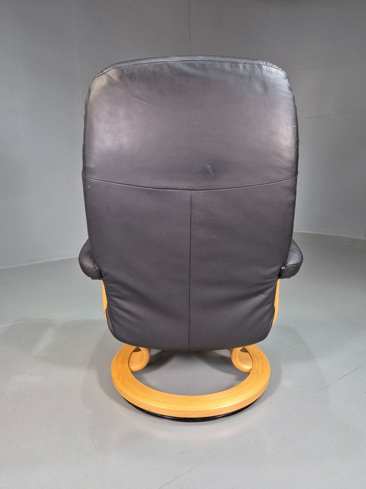 Vintage Stressless Ekornes Swivel And Recline Chair Black Leather Blonde Eb07415 photo vintage