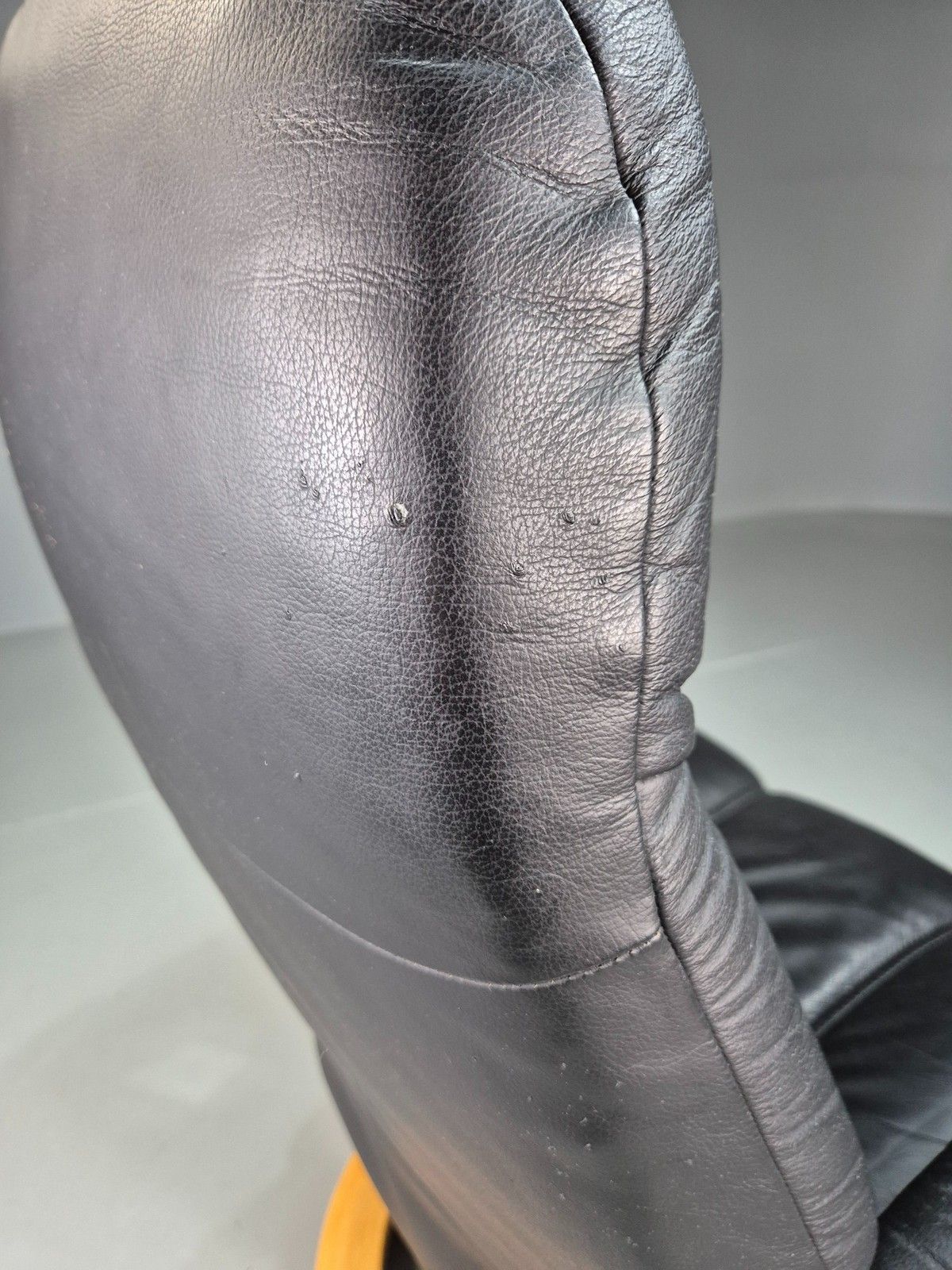 photo buy Vintage Stressless Ekornes Swivel And Recline Chair Black Leather Blonde Eb07415