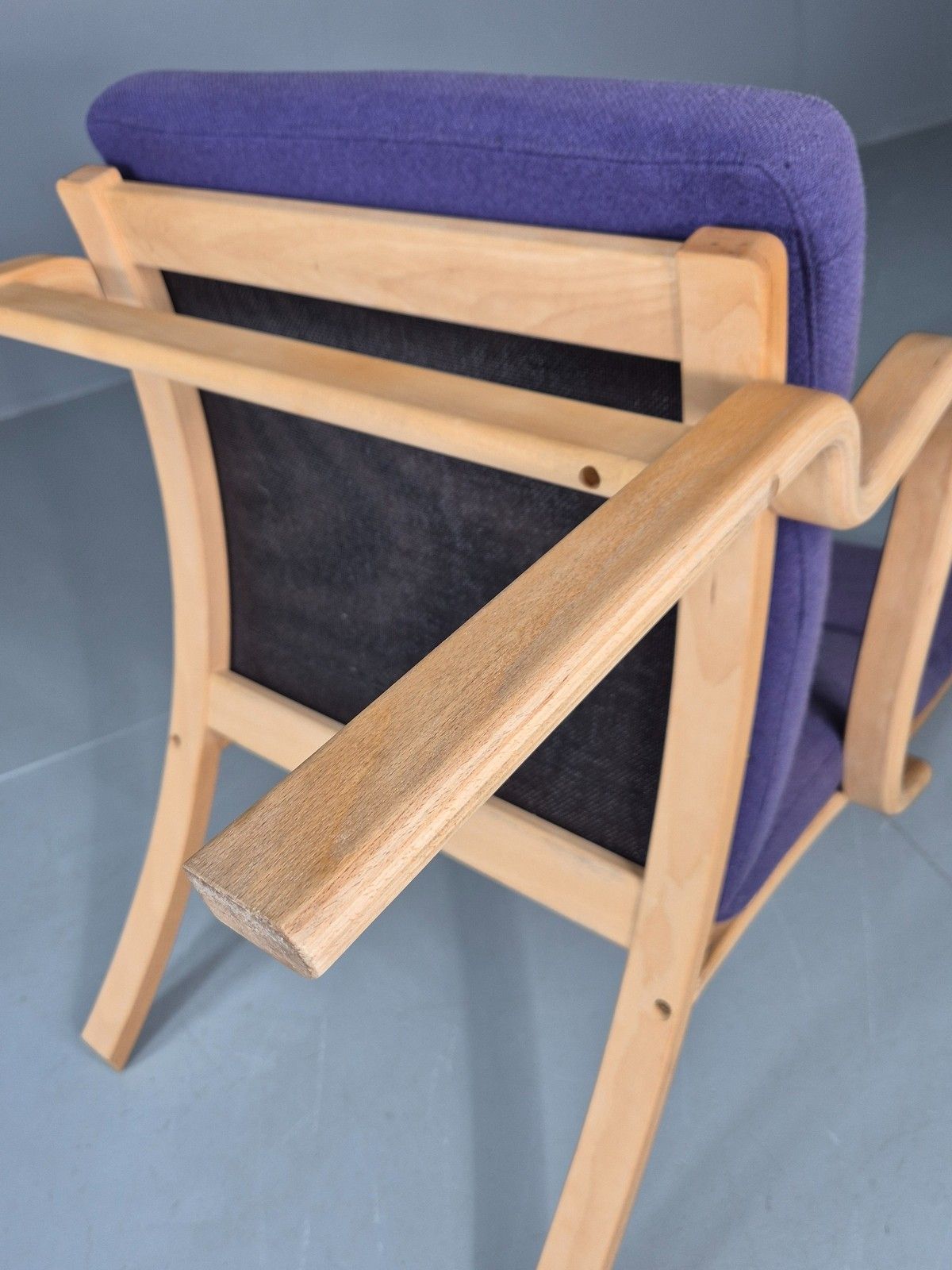 photo vintage Vintage Mid Century Lounge Chair Bentwood Frame Danish Purple Wool 1980s Eb12136