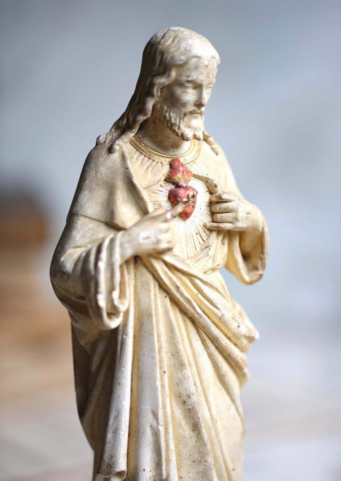 French Antique Chalkware Sacred Heart Jesus Christ Statue 1800s photo vinterior