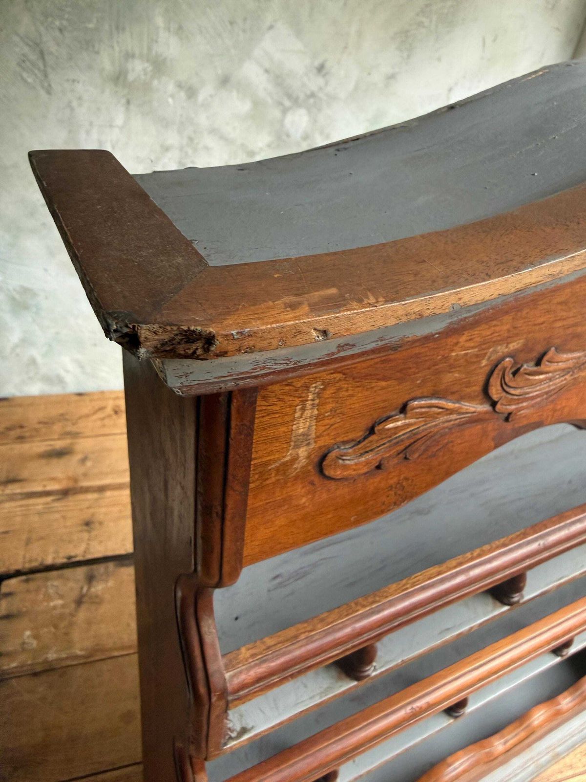 photo vinterior Antique French Wooden Shelves Wall 3 Tier Shelf Unit Vintage Painted Distressed Wall Book Case