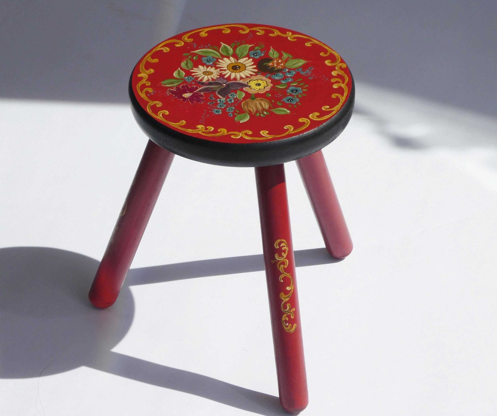 Vintage Round Hand Painted Red Stool, Wooden Dutch Folk Art Tripod Plant Stand photo furniture