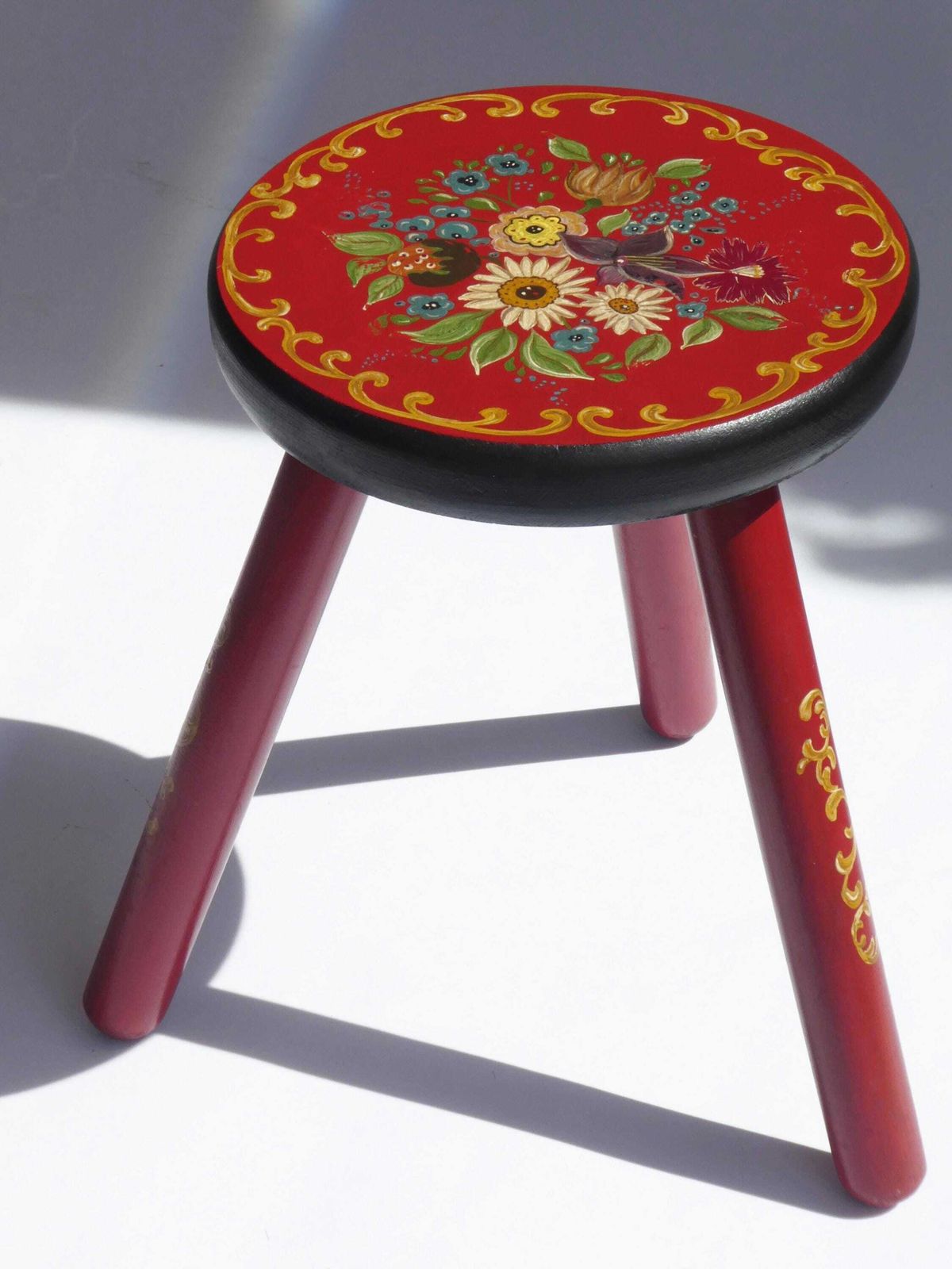 Vintage Round Hand Painted Red Stool, Wooden Dutch Folk Art Tripod Plant Stand photo Home Decor