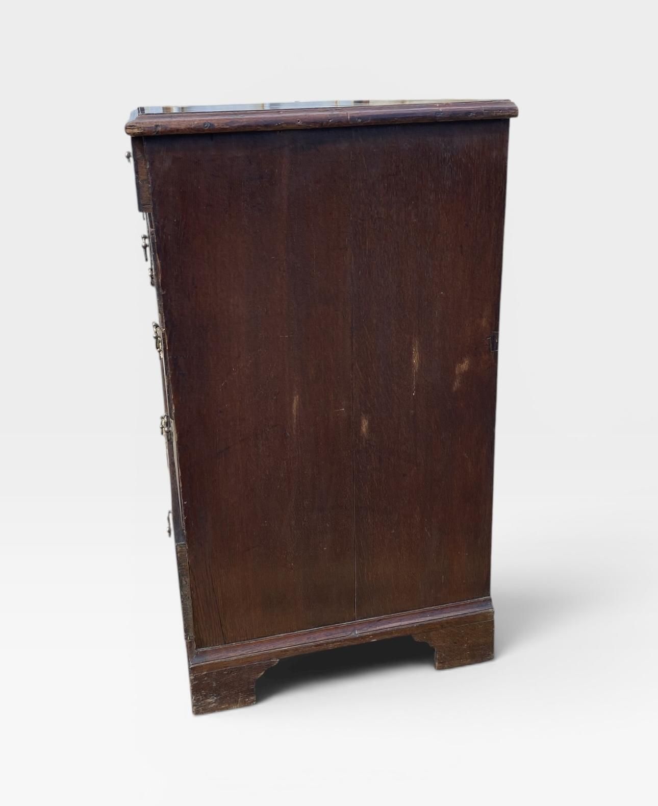 photo furniture Late 18th Century Georgian Oak Chest Of Drawers