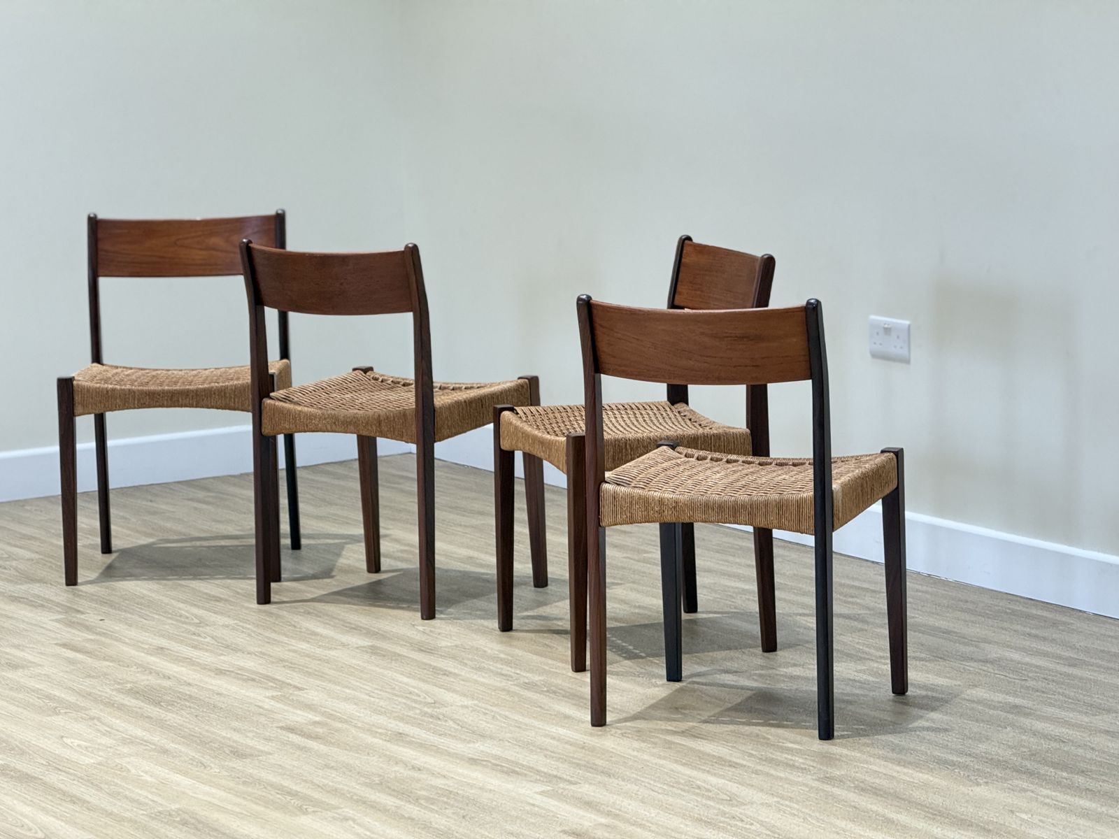 photo vinterior Danish Chairs In Teak And Paper Cord By  Poul Volther (1960)