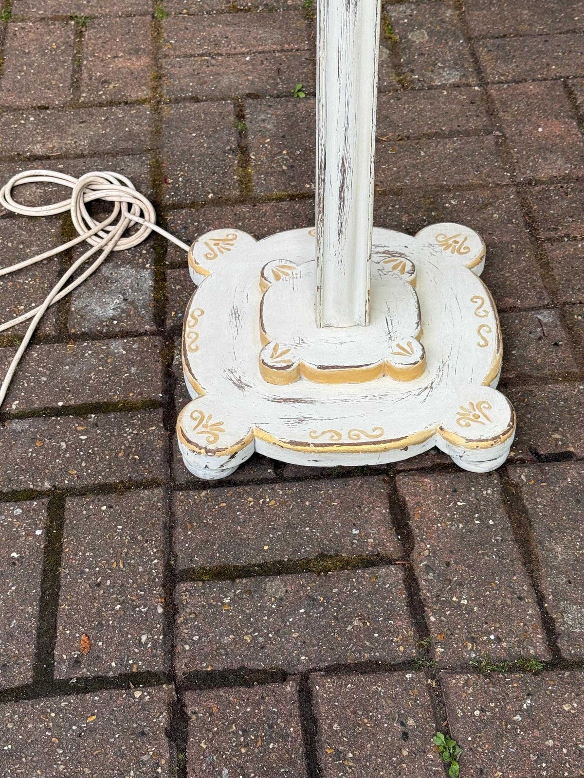 photo vinterior Edwardian Distressed Wooden Standard Lamp Hand Painted Floor Lamp Early 1900s