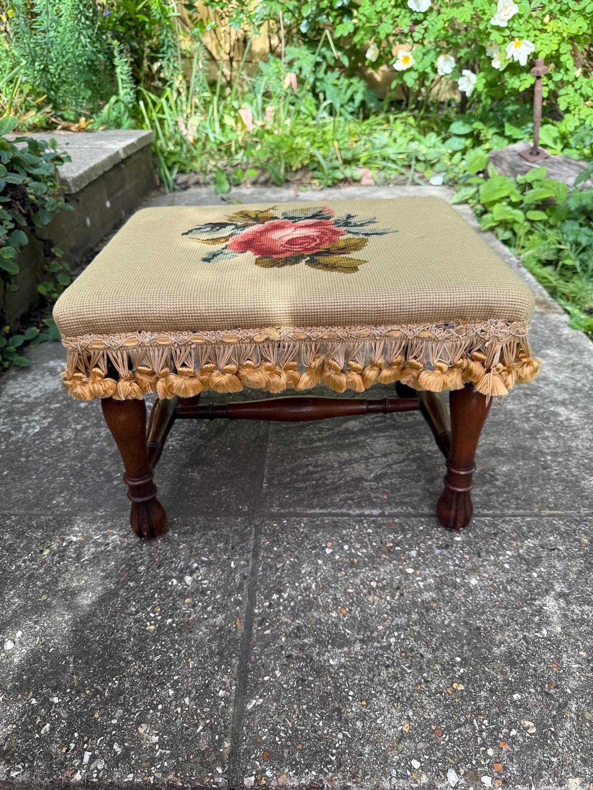 photo vintage Vintage Needlepoint Fireside Footstool With Tassel Fringe And Turned Wooden Legs