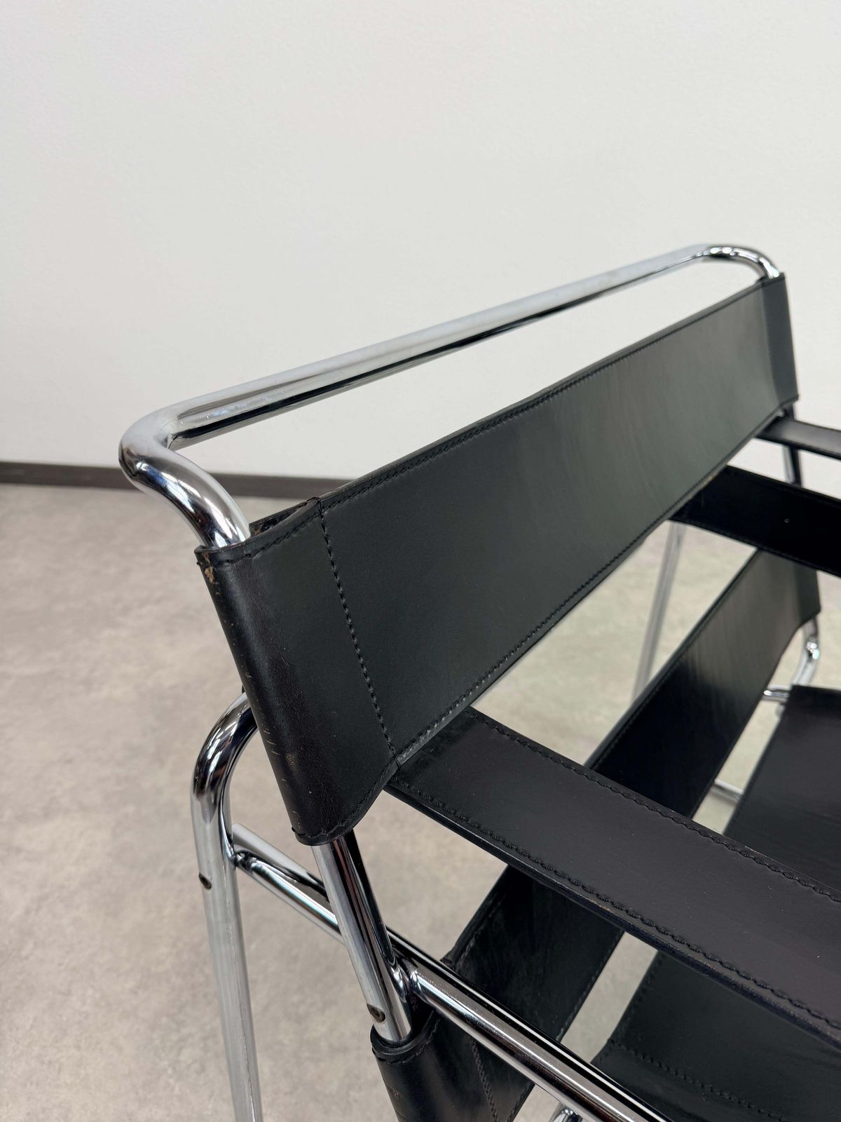photo vinterior Authentic Vintage Marcel Breuer B3 "Wassily" Chair By Bononia, Italy