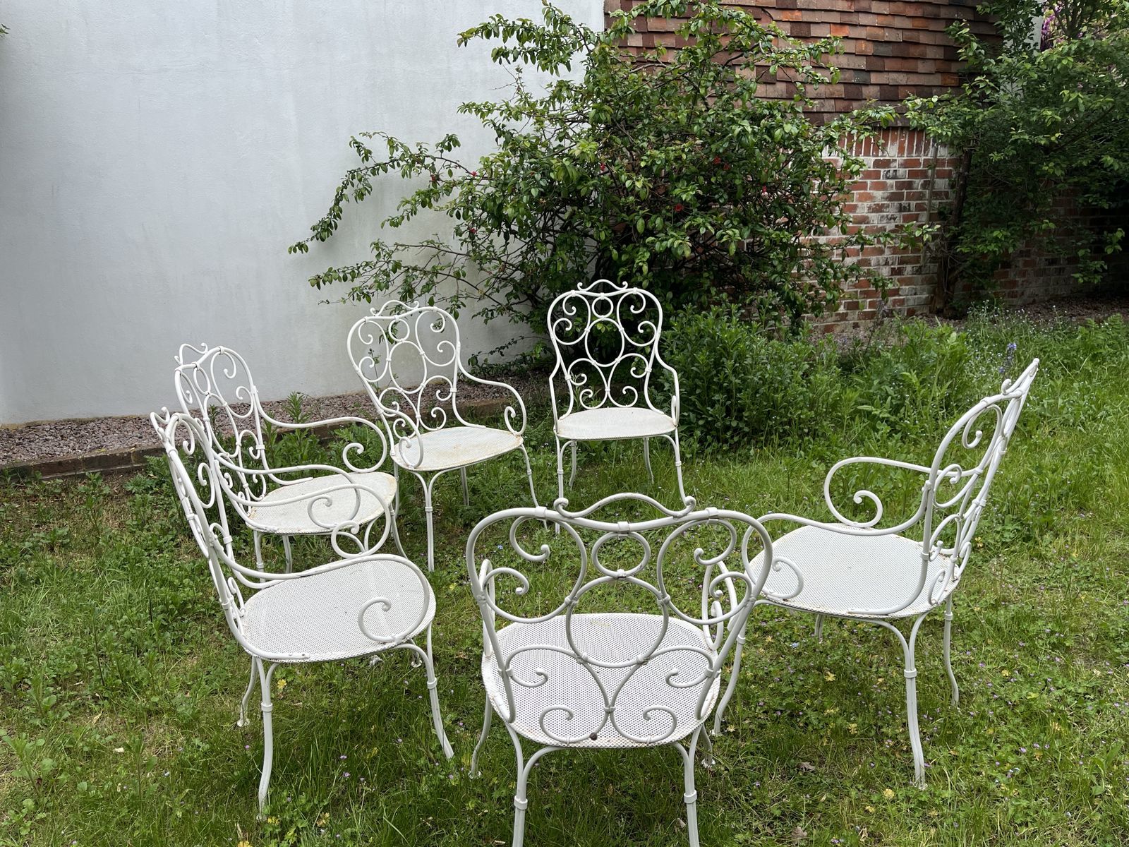 6 Beautiful Victorian Iron Garden Chairs   Great Condition photo furniture