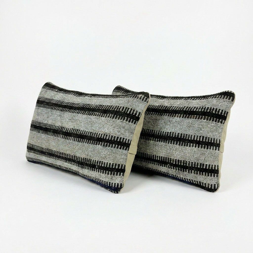 Turkse Kilim Lendenkussen Hoes 28 x 50 cm, Set van Twee photo furniture