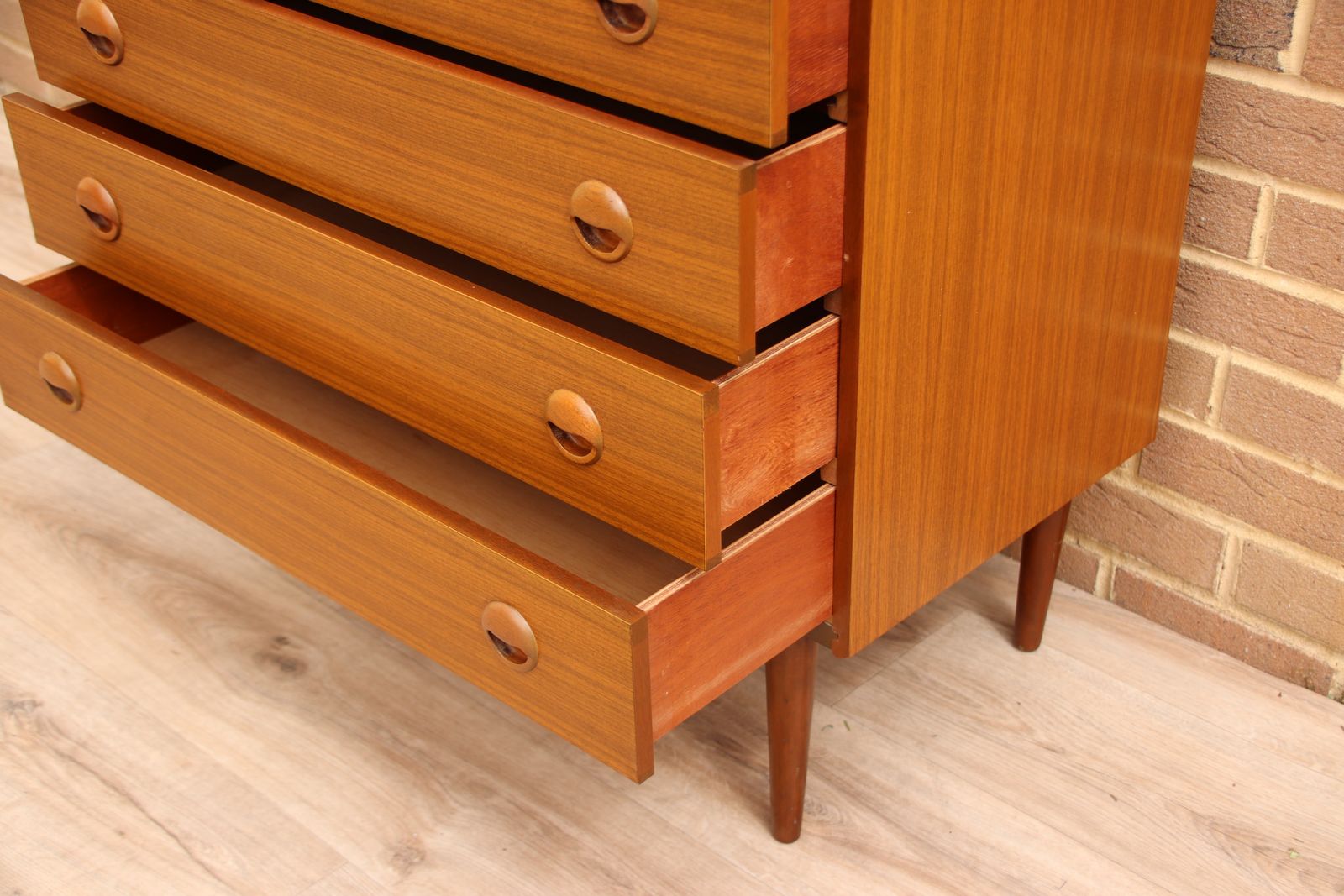 Furniture Schreiber Retro Chest Of Drawers photo