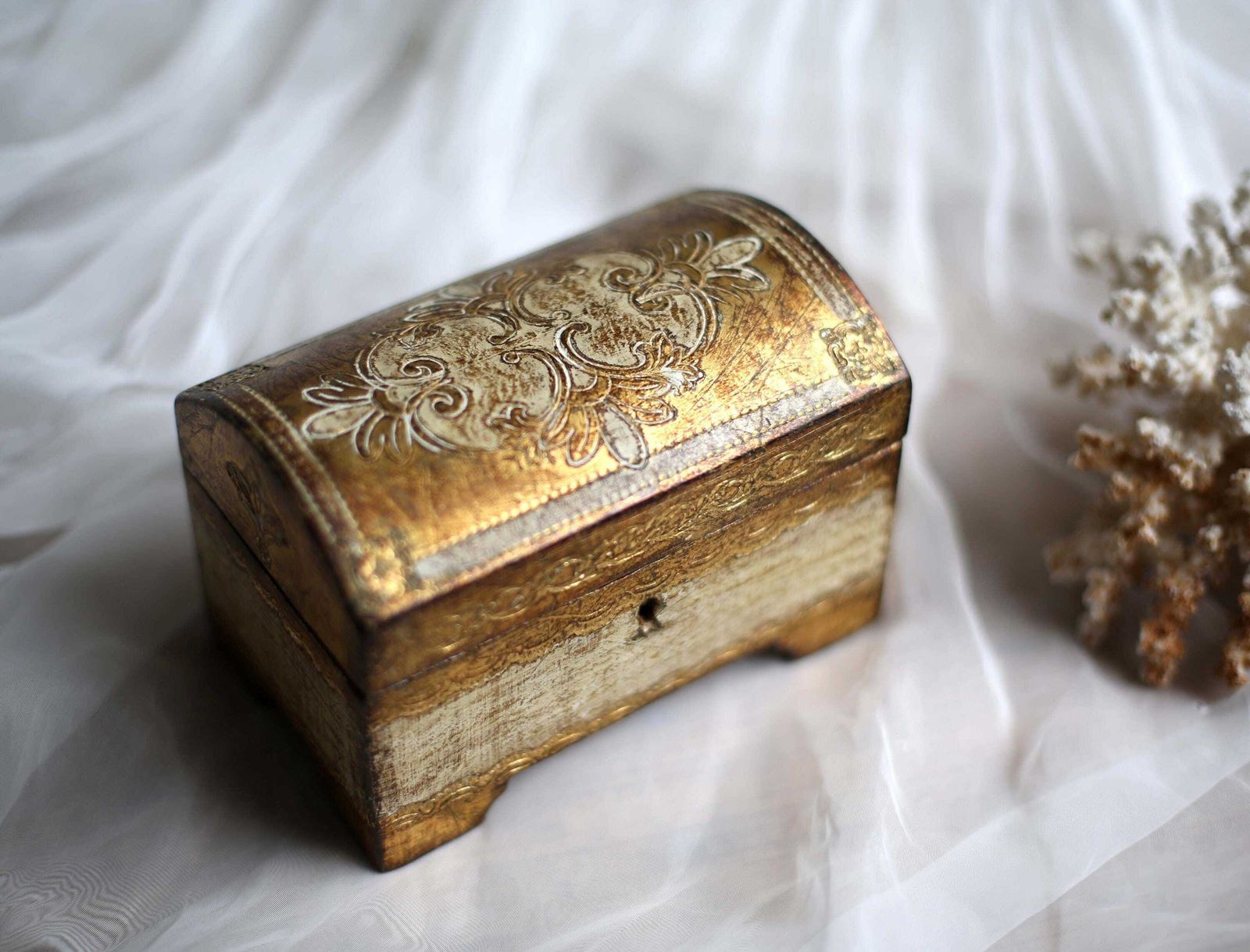 Antique Giltwood Florentine Jewelry Chest Italian Gold Storage Box photo 70.0