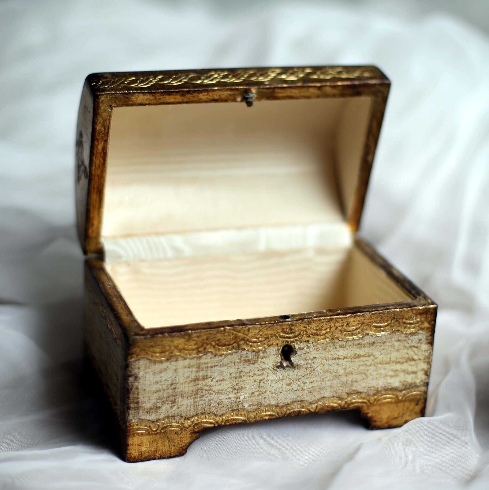 Antique Giltwood Florentine Jewelry Chest Italian Gold Storage Box photo vinterior