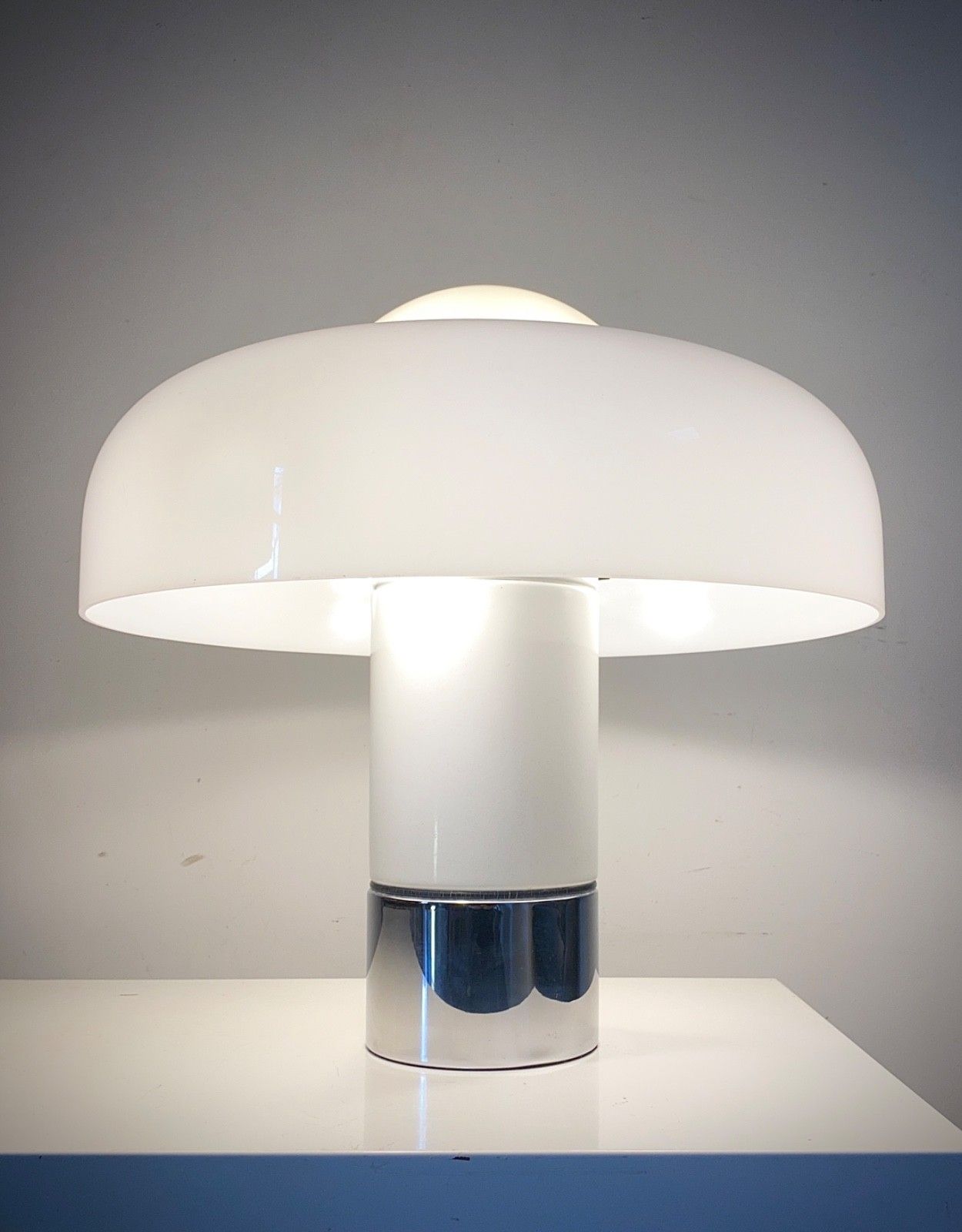 1970s Brumbury Table Lamp By Luigi Massoni For Harvey Guzzini. photo vinterior