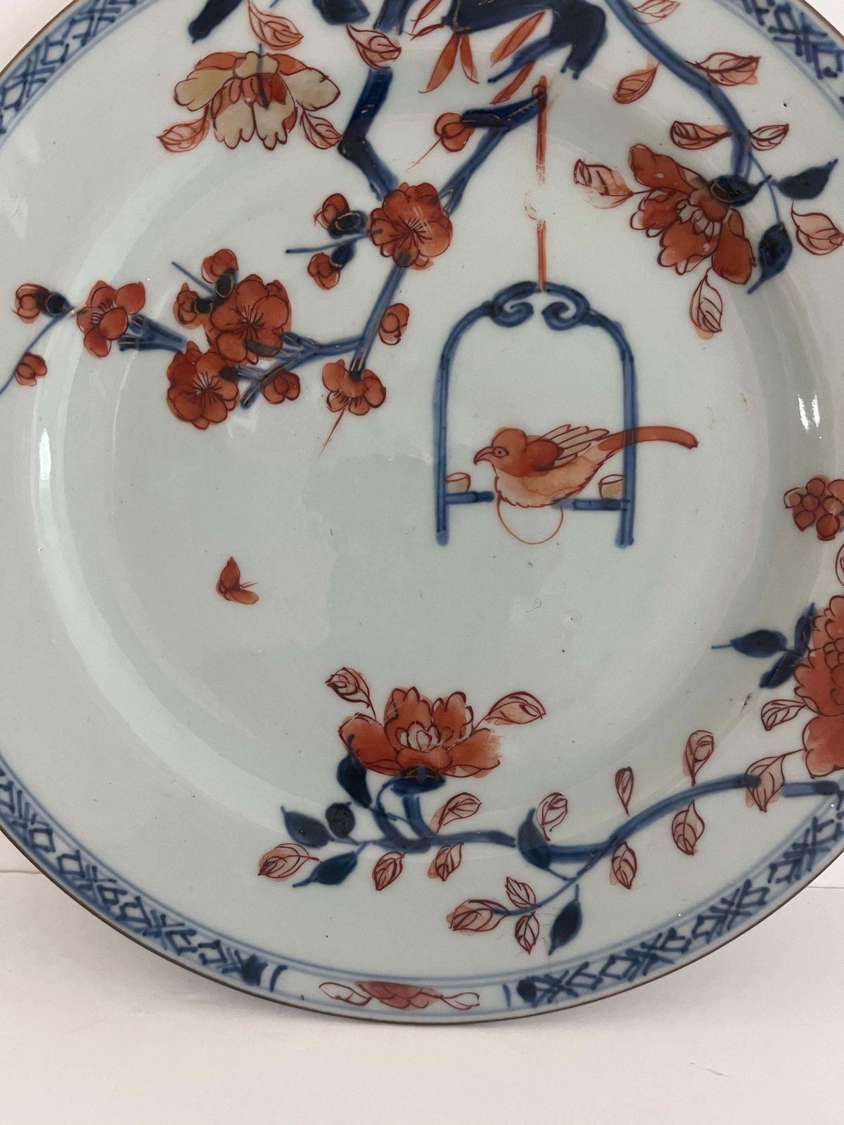 Chinese Kangxi Imari bord, porselein, handgeschilderd met vogel op stok, Qing, ca. 1710 photo vintage