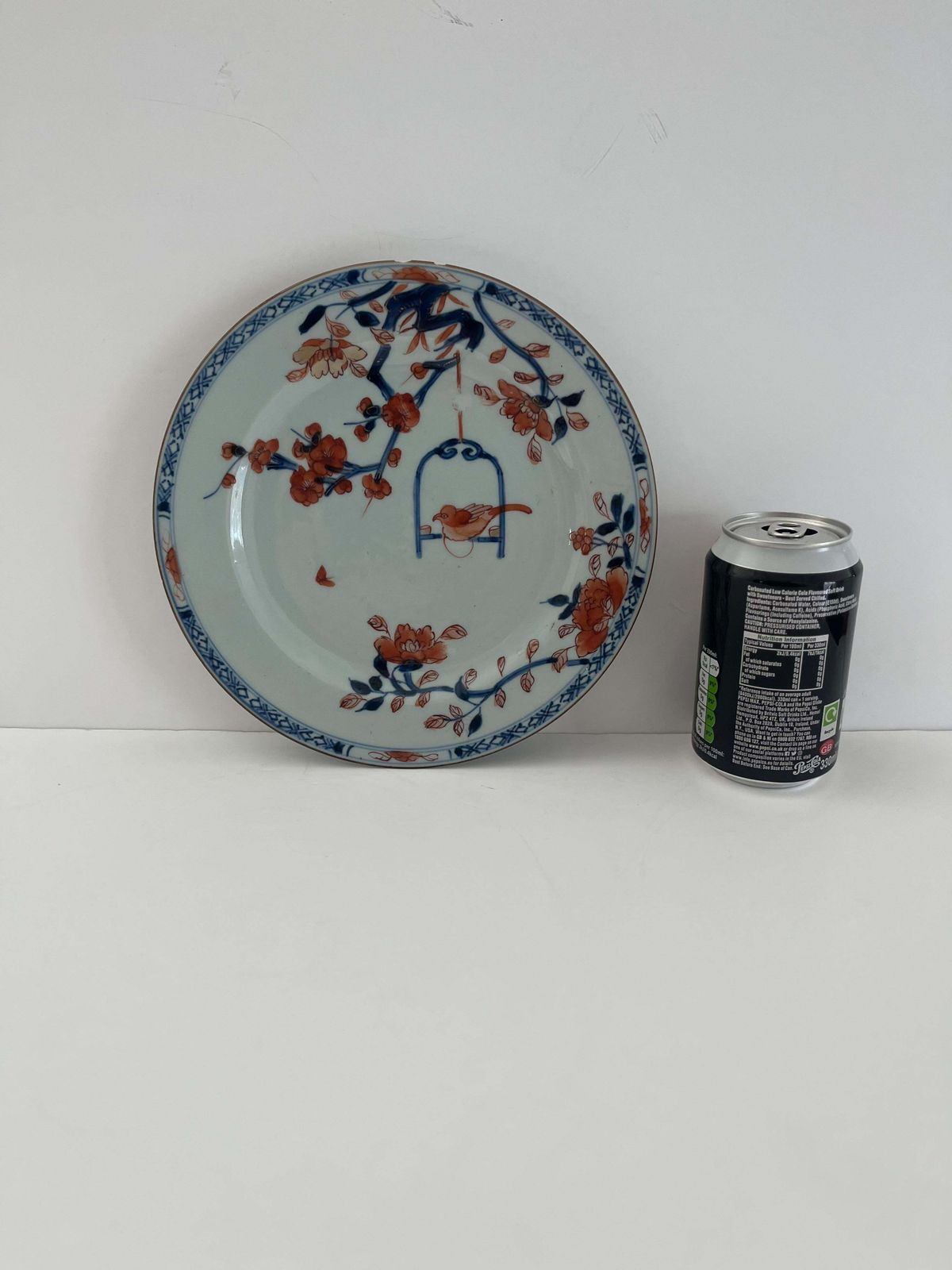 photo vintage Chinese Kangxi Imari bord, porselein, handgeschilderd met vogel op stok, Qing, ca. 1710