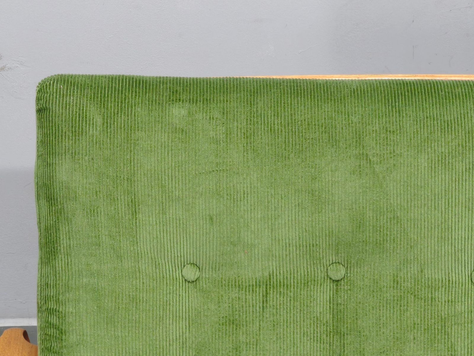Deens vrijstaand teakhouten sofa in groen corduroy, jaren 1970 photo vintage