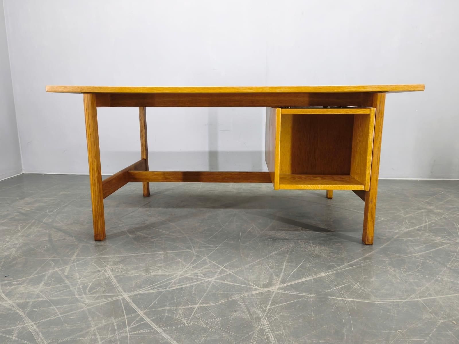 Bureau Hans J. Wegner GE125 en chêne pour GETAMA, Danemark photo furniture