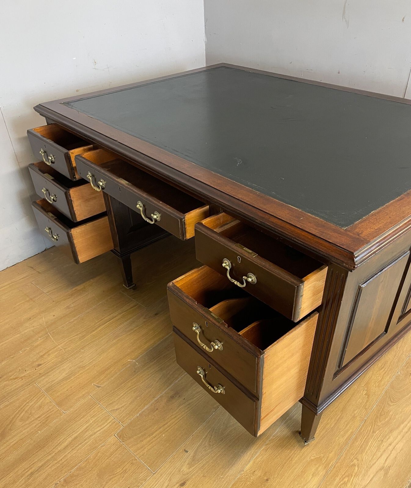 photo furniture Edwardian Mahogany Partners Desk By Cookes Of Finsbury London