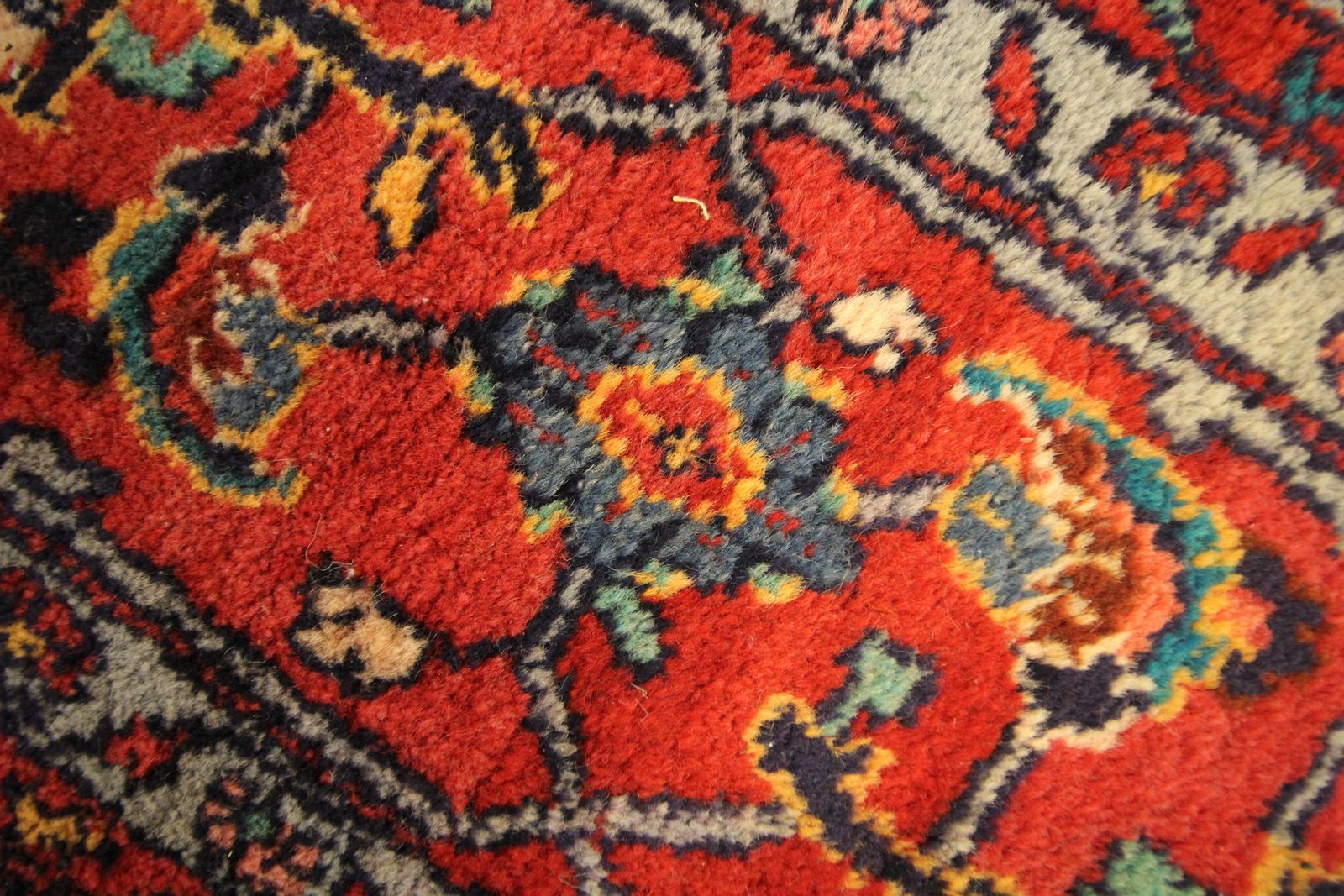 Tapis oriental géométrique traditionnel, fond rouge, fait main photo buy