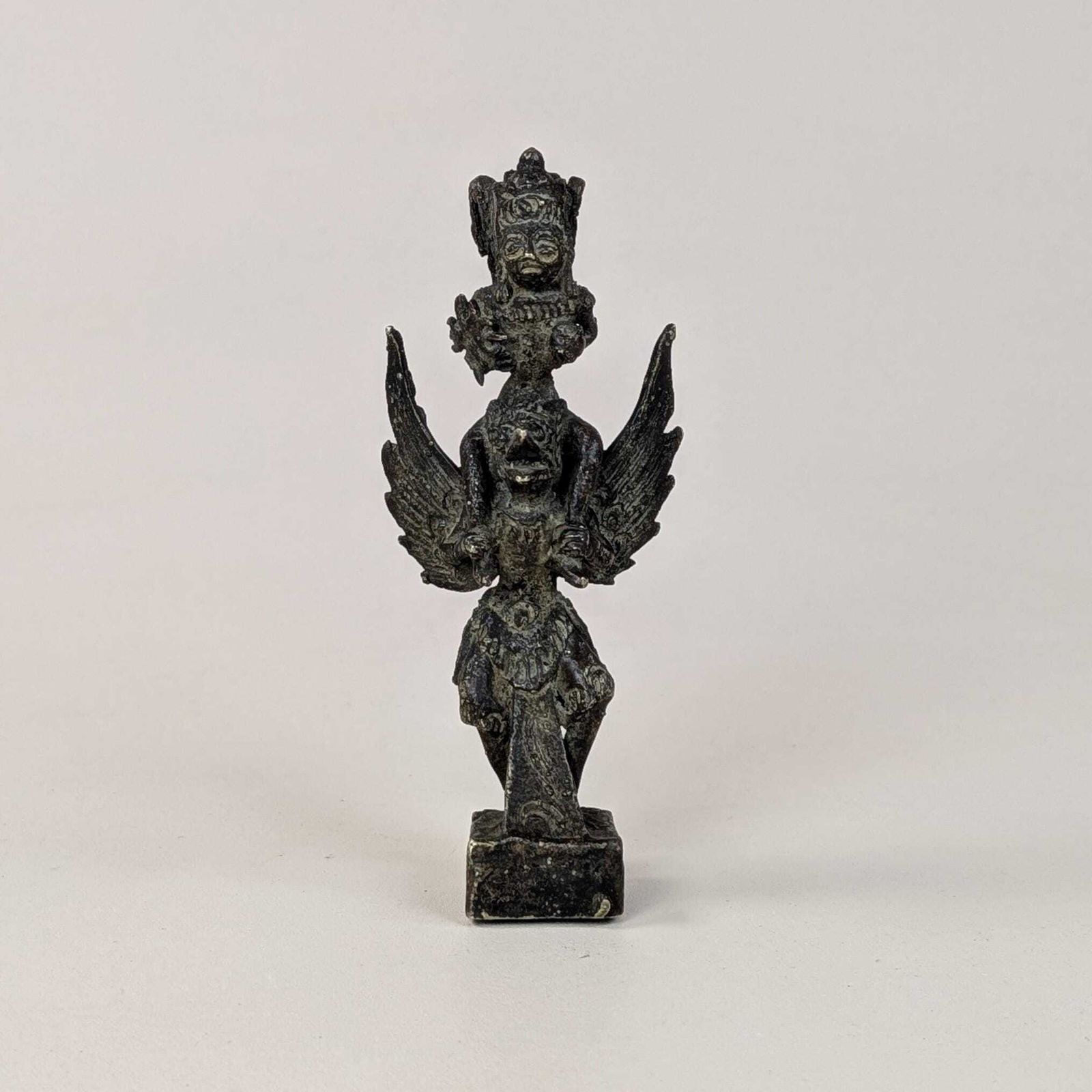 photo vinterior Vishnu Garuda Bronze Figurine, Antique Javanese Pole Finial, Sacred Hindu Deity Mount On Hollow Square Base, Dark Patina Asian Altar Decor