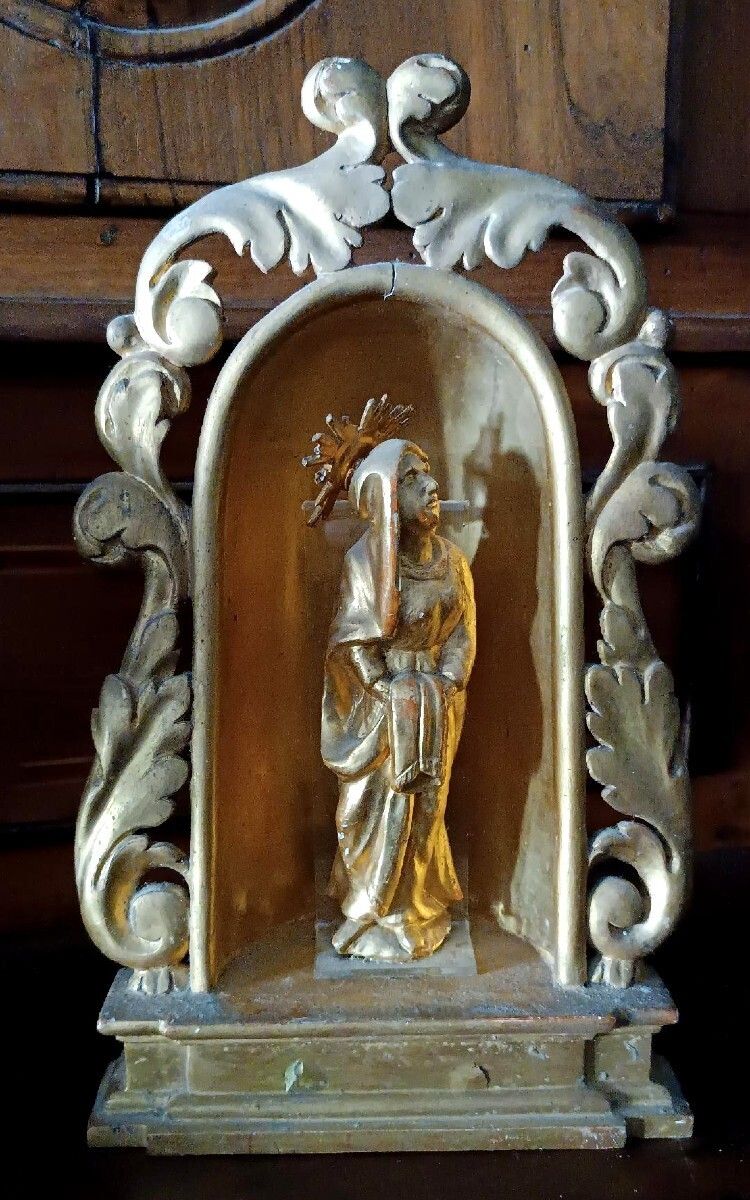 Antique Small Altar Adorned With A Gilded Wooden Sculpture Of The Virgin Mary – Baroque Period photo for sale