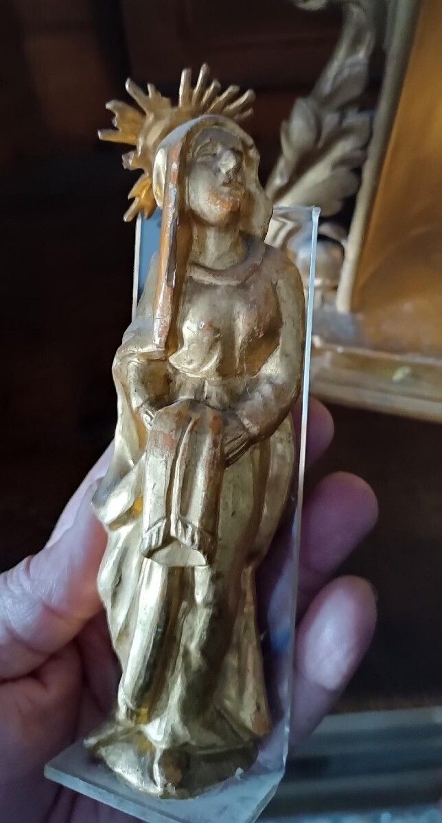 Antique Small Altar Adorned With A Gilded Wooden Sculpture Of The Virgin Mary – Baroque Period photo vintage