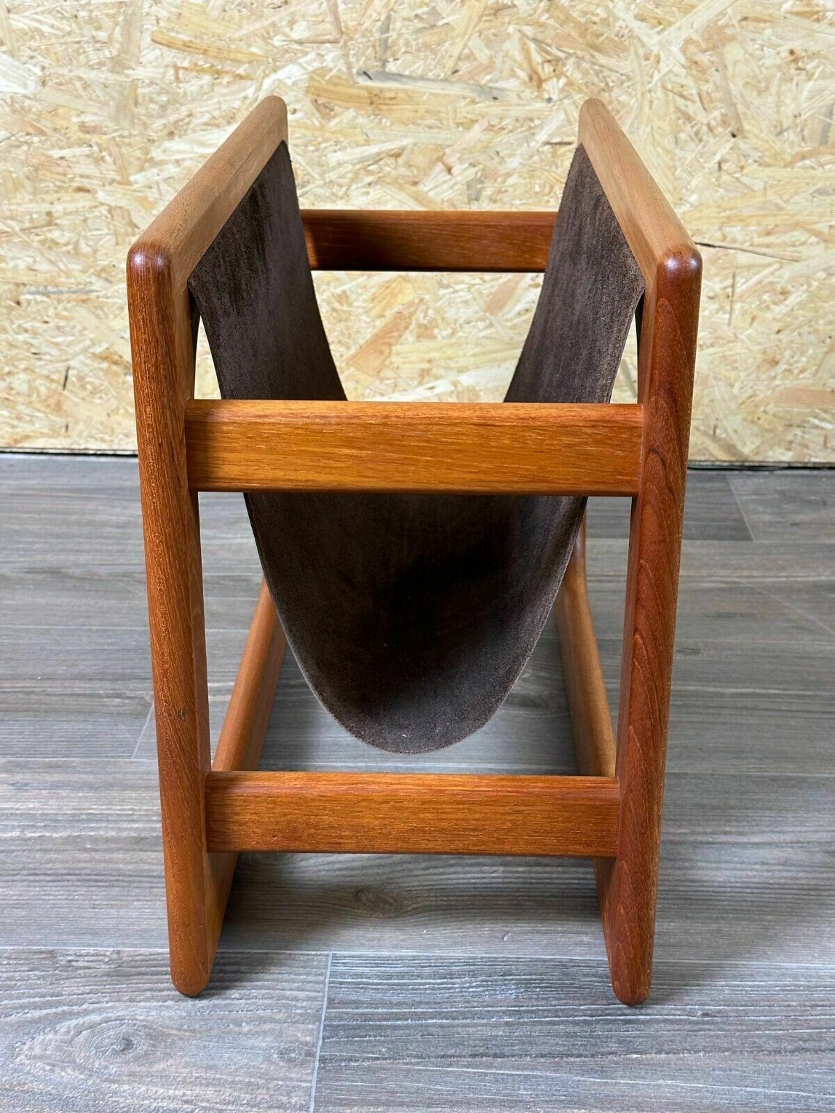 photo vinterior 60s 70s Newspaper Holder Newspaper Stands R Aksel Kjersgaard Made Of Teak & Leather