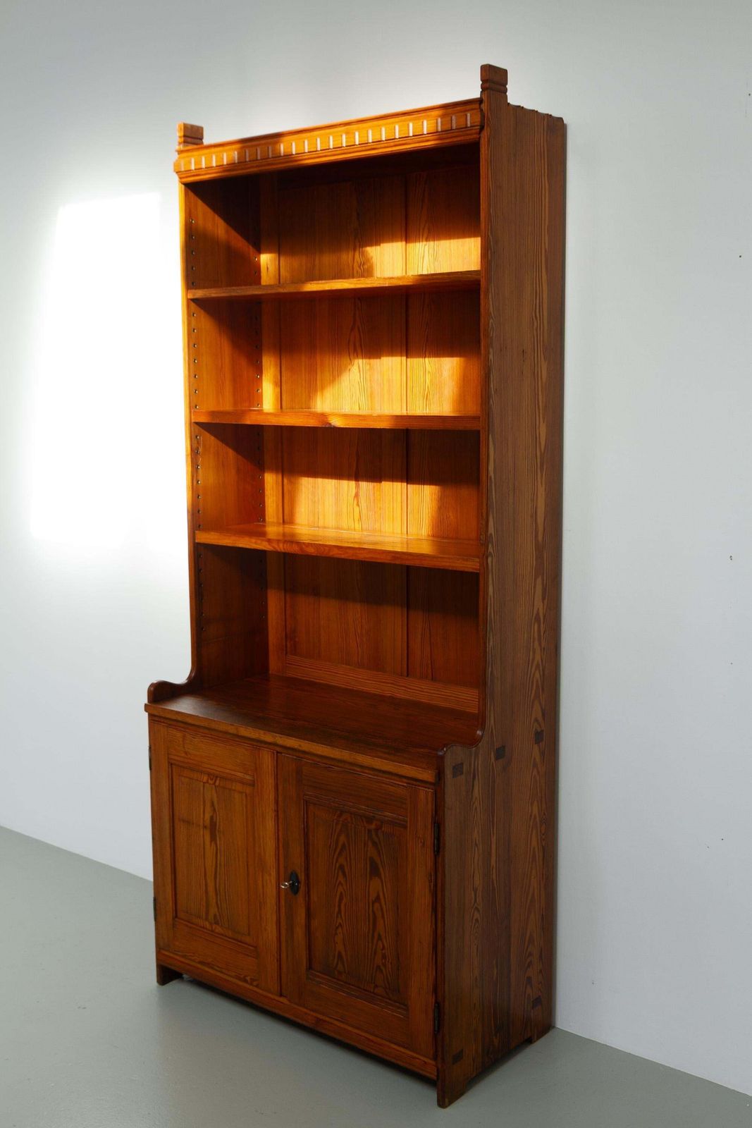 Antique Oregon Pine Bookcase By Martin Nyrop For Rud Rasmussen, Denmark 1905. photo vinterior