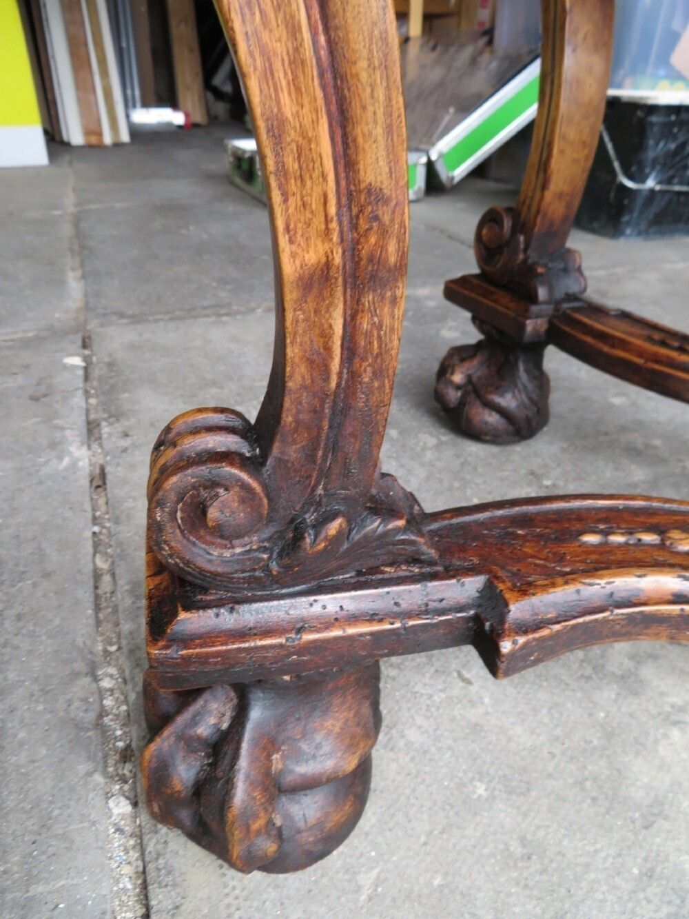 photo vintage Italian Carved Walnut Baroque Console Side Table