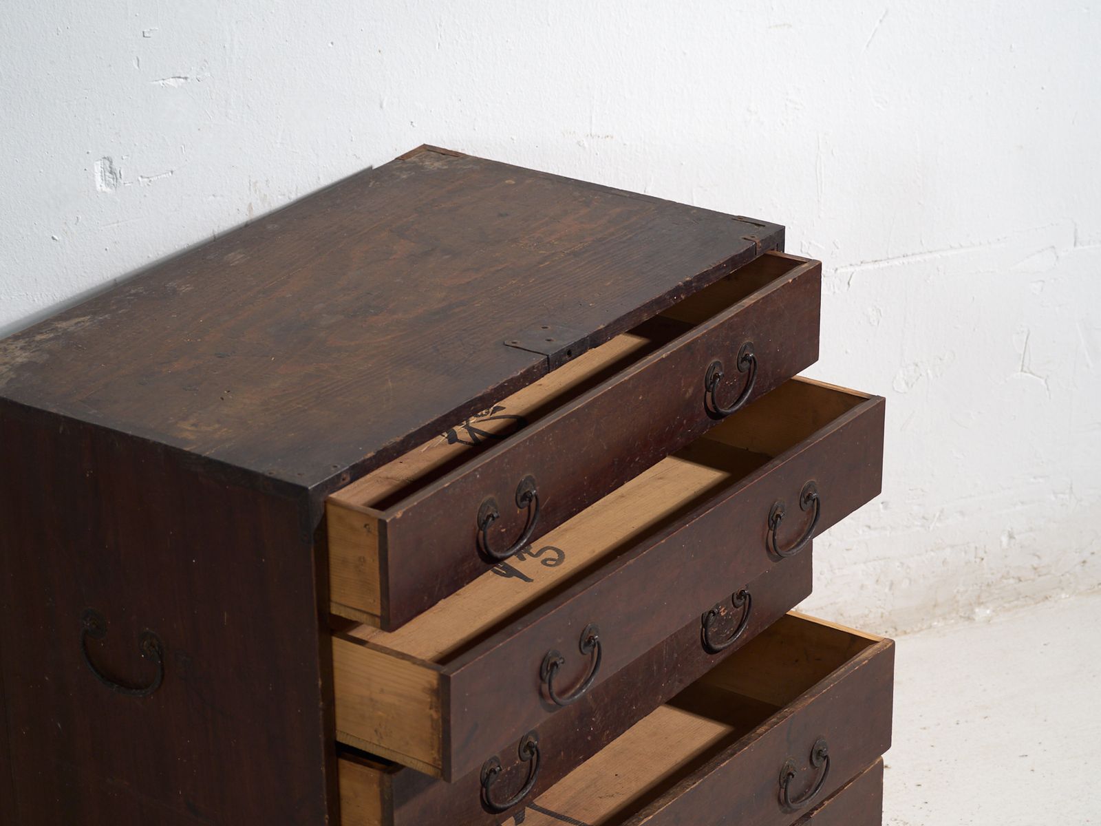 Antique Japanese Tansu With Drawers And Iron Hardware – Meiji Period, Japan, Circa 1900 photo 1823.0