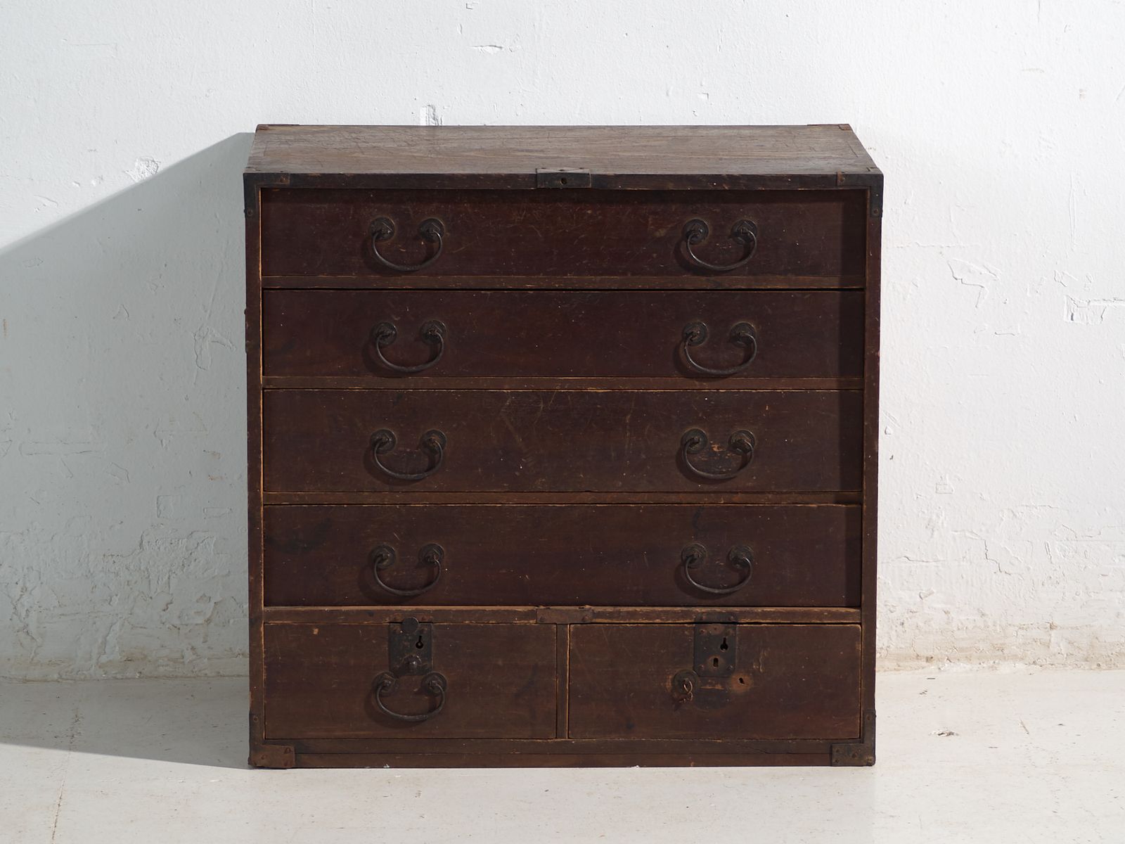 Antique Japanese Tansu With Drawers And Iron Hardware – Meiji Period, Japan, Circa 1900 photo vinterior