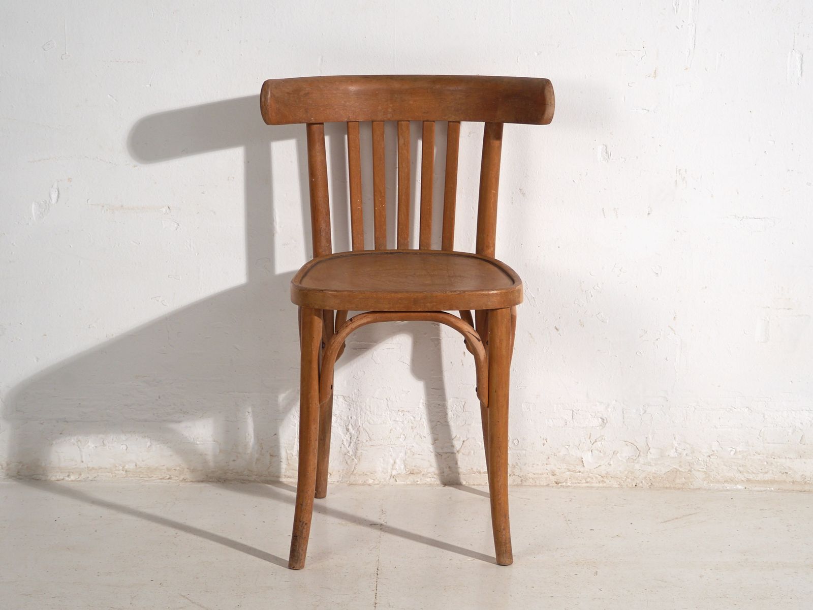 photo furniture Pair Of Thonet Style Bentwood Chairs With Low Back – Central Europe, Circa 1920