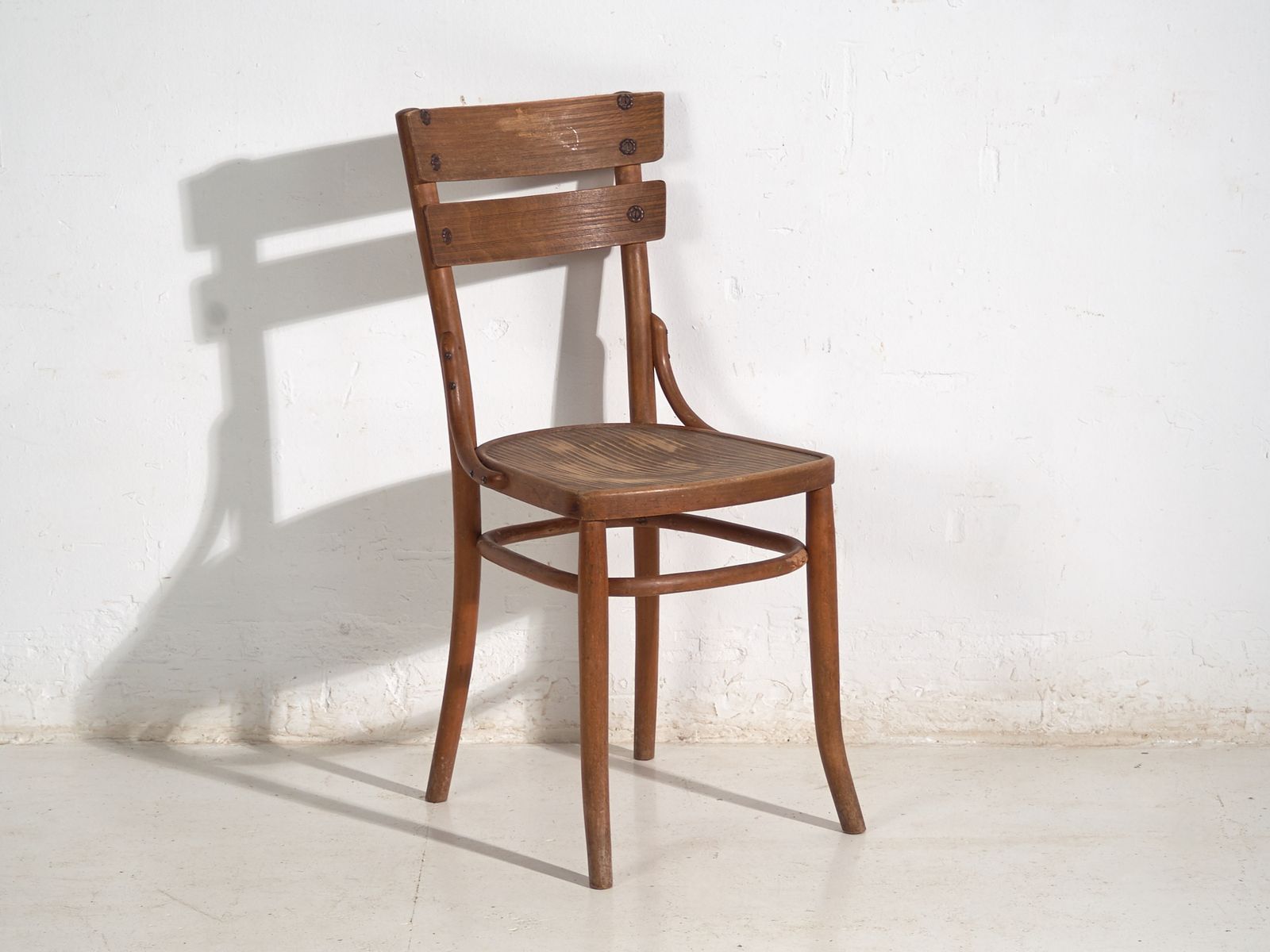 Pair Of Mundus Borlo Bentwood Chairs With Splat Back – Romania, Circa 1920 photo vintage