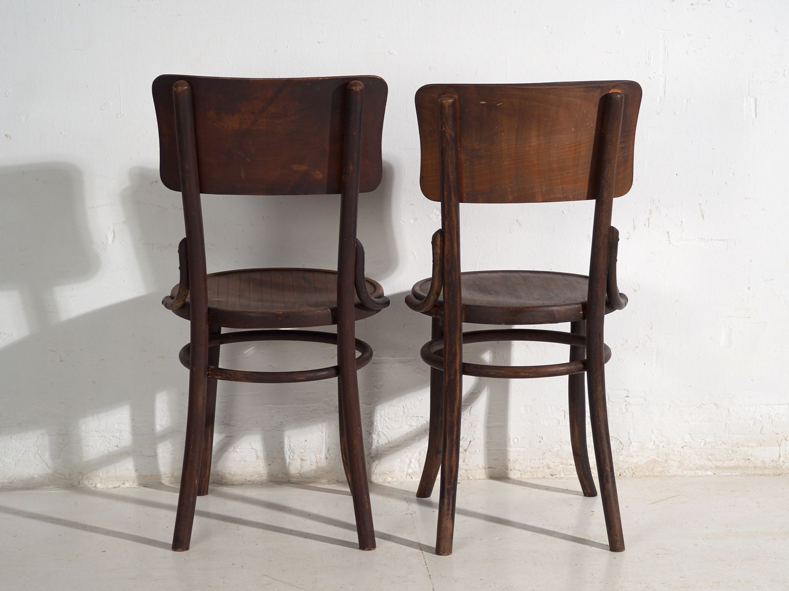 Pair Of Thonet Style Bentwood Chairs With Curved Board Back – Central Europe, Circa 1920 photo vinterior
