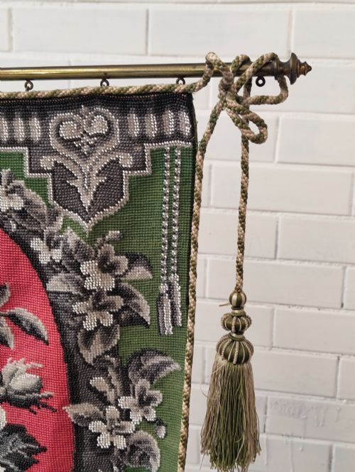 photo vinterior Antique Victorian Country House Velvet Needlework Fireside Brass Pole Screen
