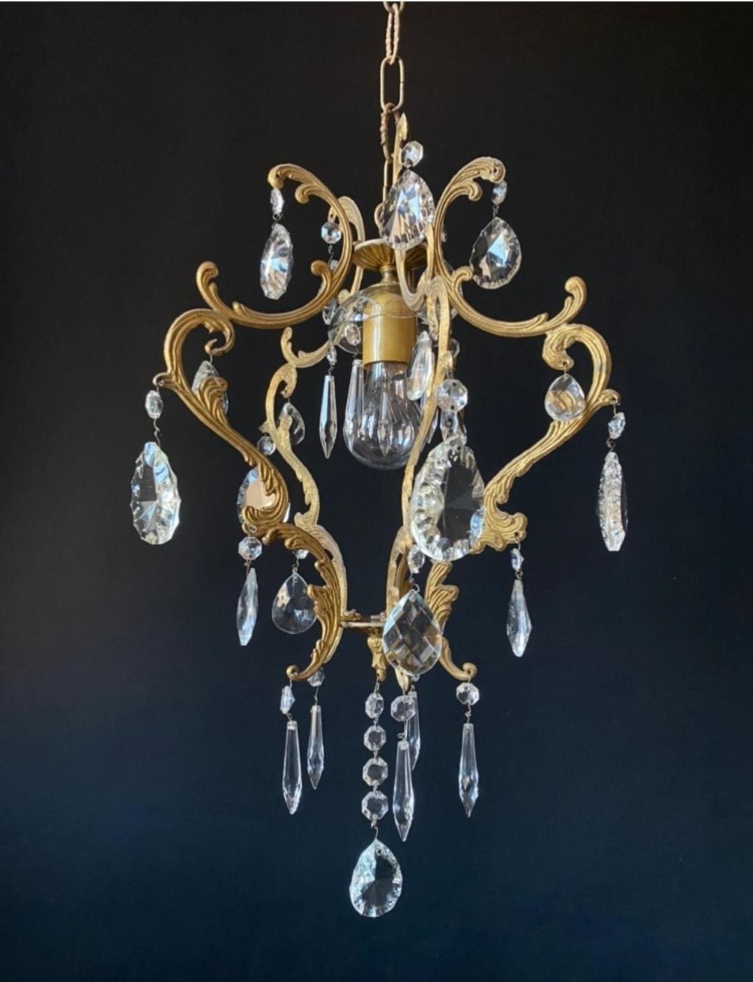 Antieke hanglamp met pendels photo for sale
