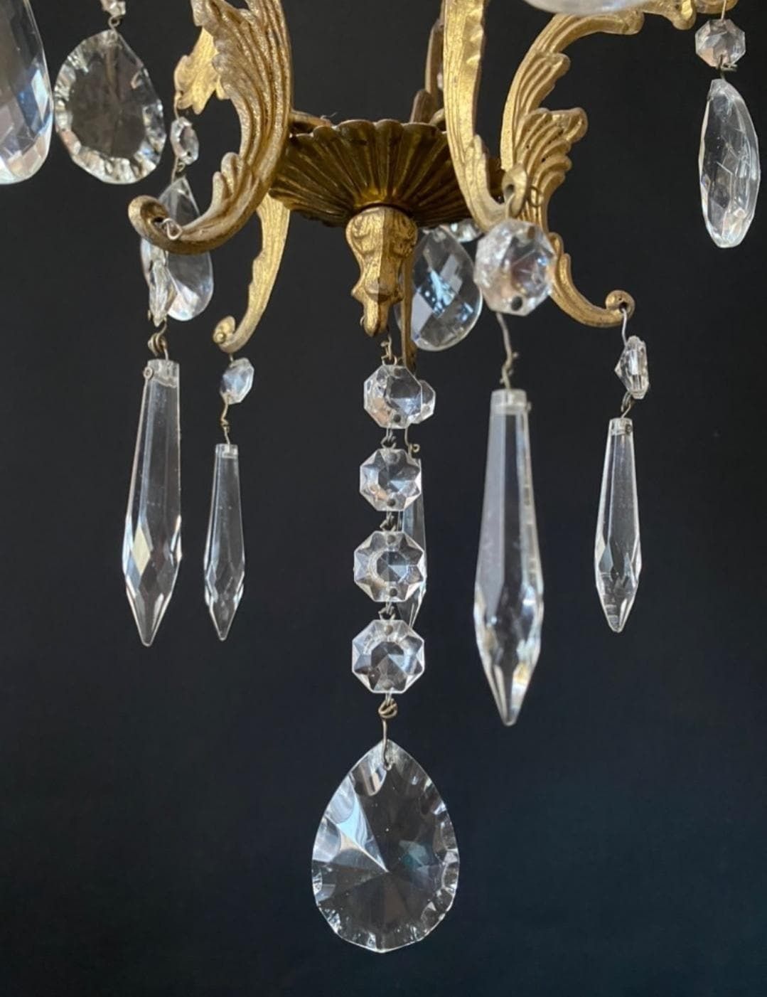 Antieke hanglamp met pendels photo vinterior