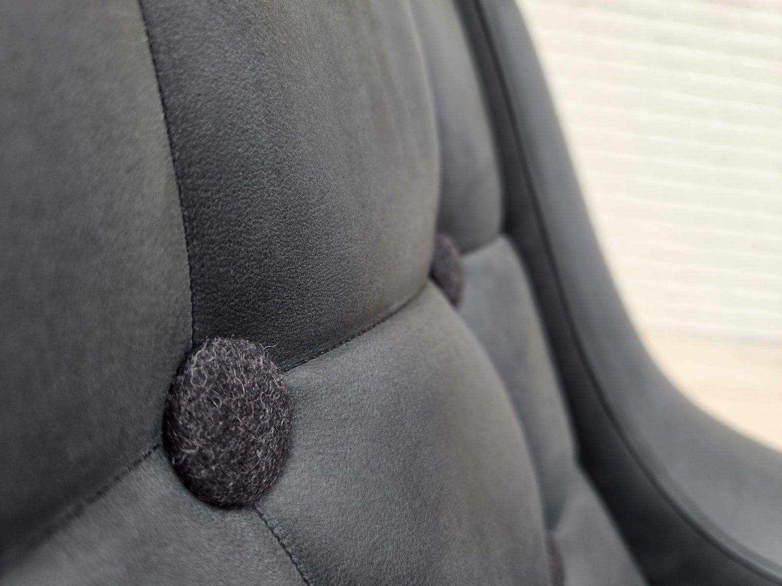 Ca. jaren 1970, Deens design van Illum Wikkelsø, opnieuw beklede fauteuil, leer. photo Meubels