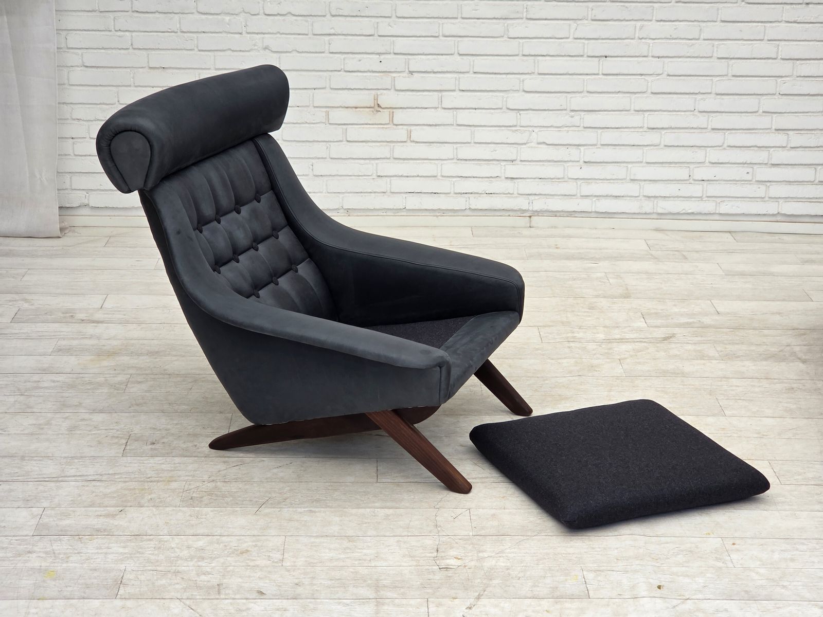 Ca. jaren 1970, Deens design van Illum Wikkelsø, opnieuw beklede fauteuil, leer. photo vinterior