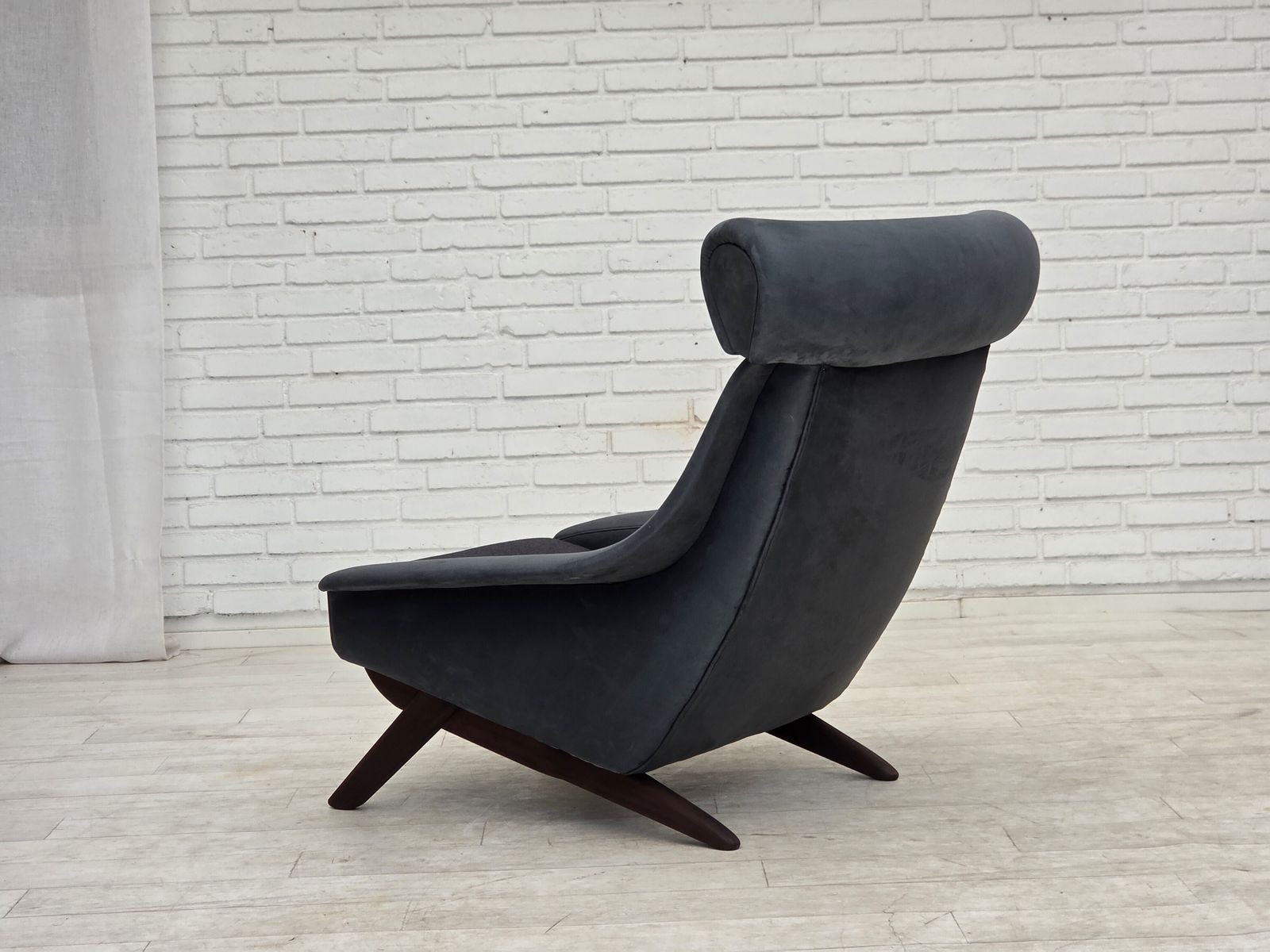 photo buy Ca. jaren 1970, Deens design van Illum Wikkelsø, opnieuw beklede fauteuil, leer.
