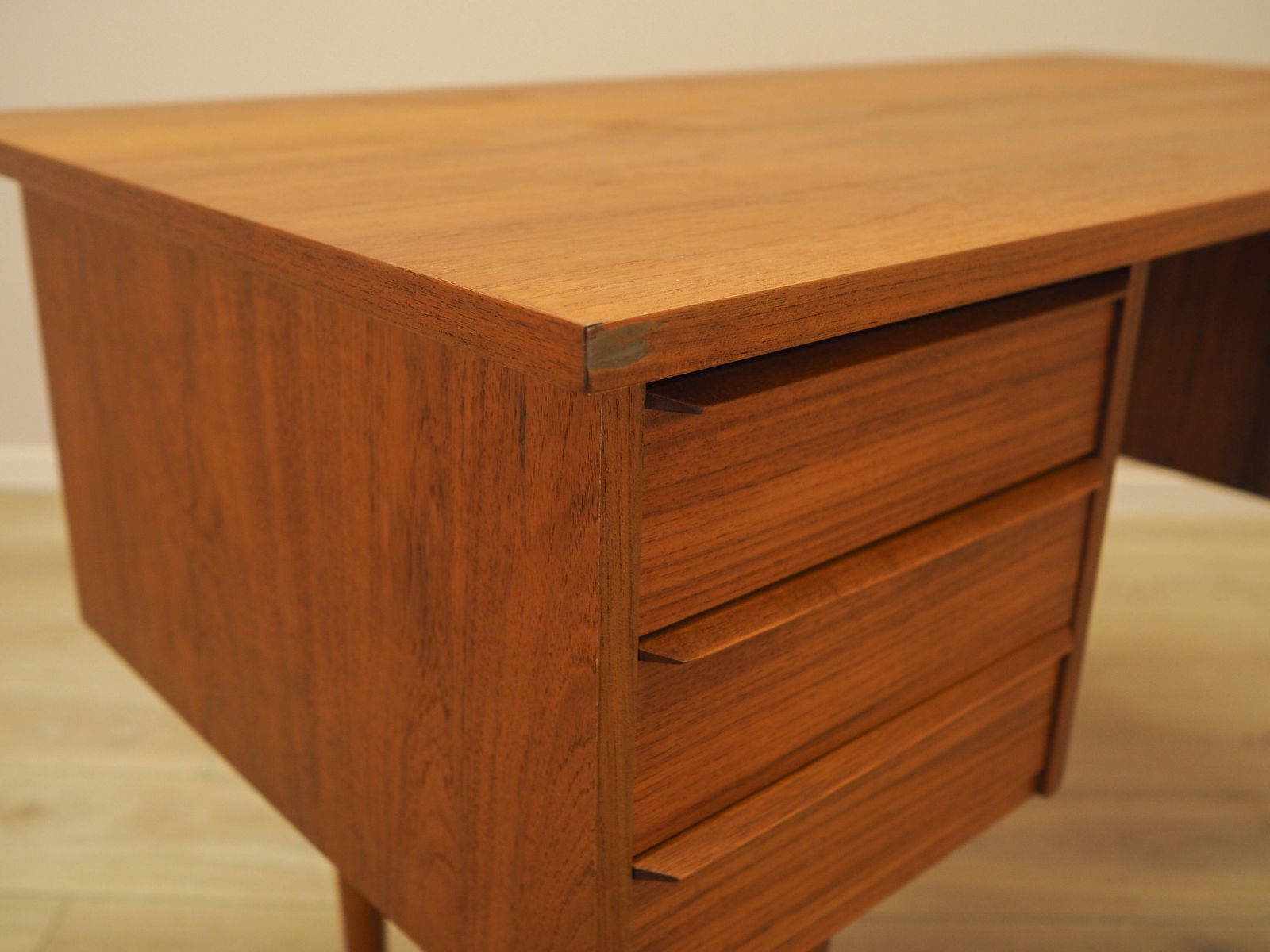 photo vinterior Bureau en teck, design danois, années 1970, fabriqué au Danemark