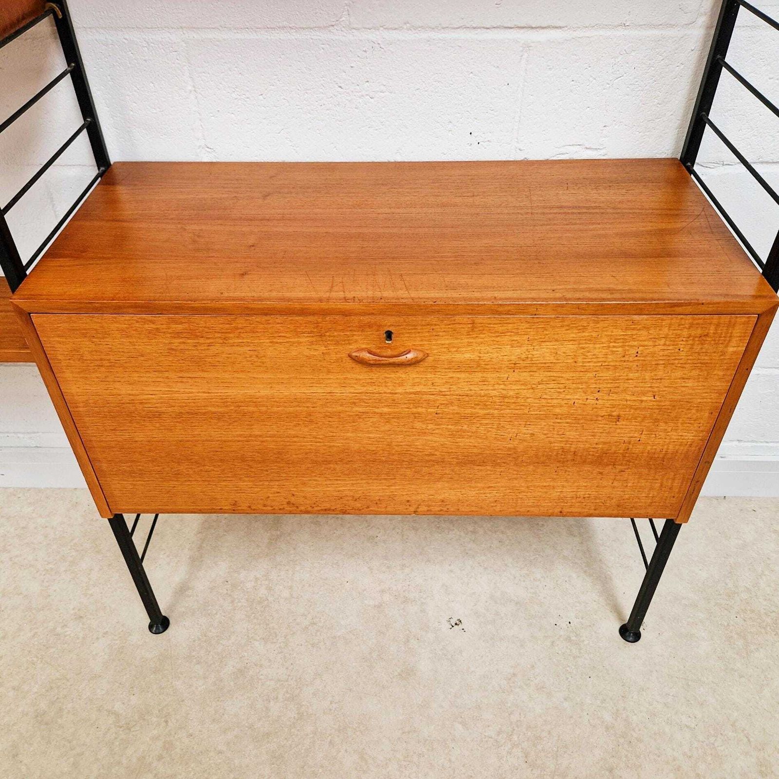 photo vinterior Staples Ladderax Vintage 1960s Mid Century 3 Bay Danish Design Cabinet Sideboard Pg137