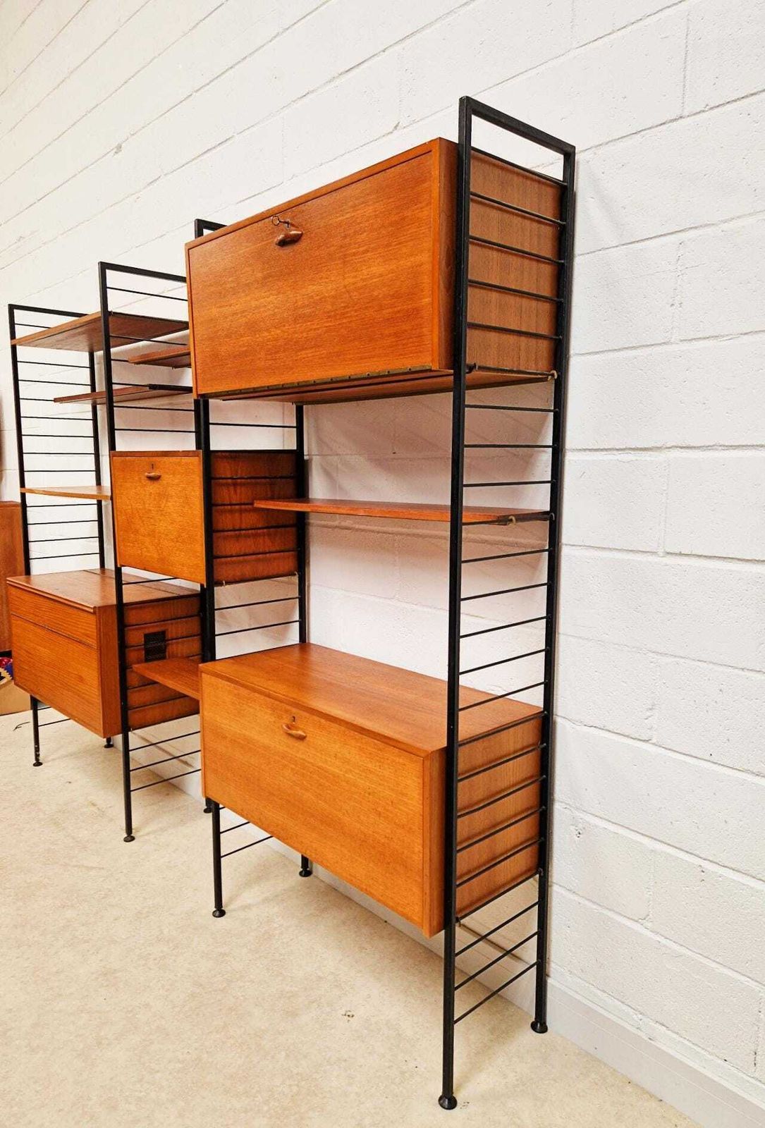 photo vintage Staples Ladderax Vintage 1960s Mid Century 3 Bay Danish Design Cabinet Sideboard Pg137