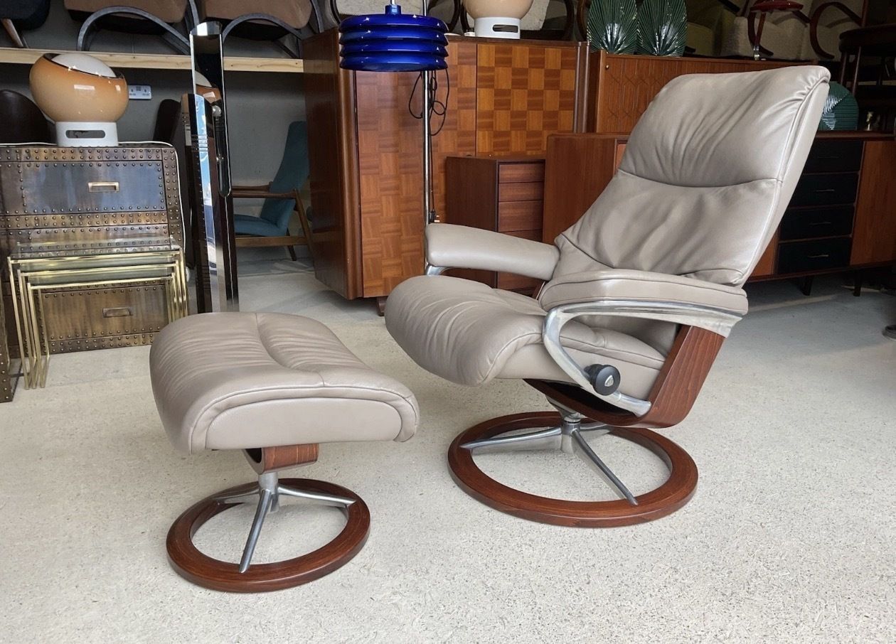 Ekornes Stressless Leather Recliner Armchair And Footstool Scandinavian Design