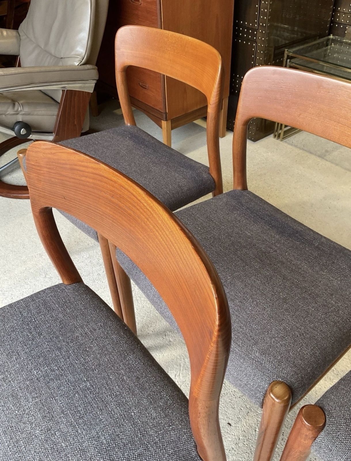 photo vintage Danish Model 75 Dining Chairs By Niels Otto Møller For J.L. Møllers Mobelfabrik