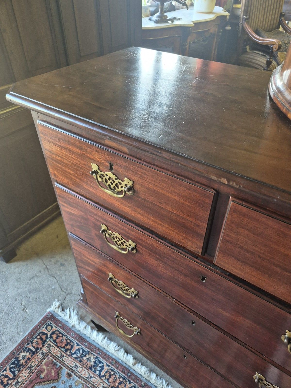 photo vinterior A C1790 George III Chest Of Graduated Drawers Reeded Canted Corners Bracket Feet