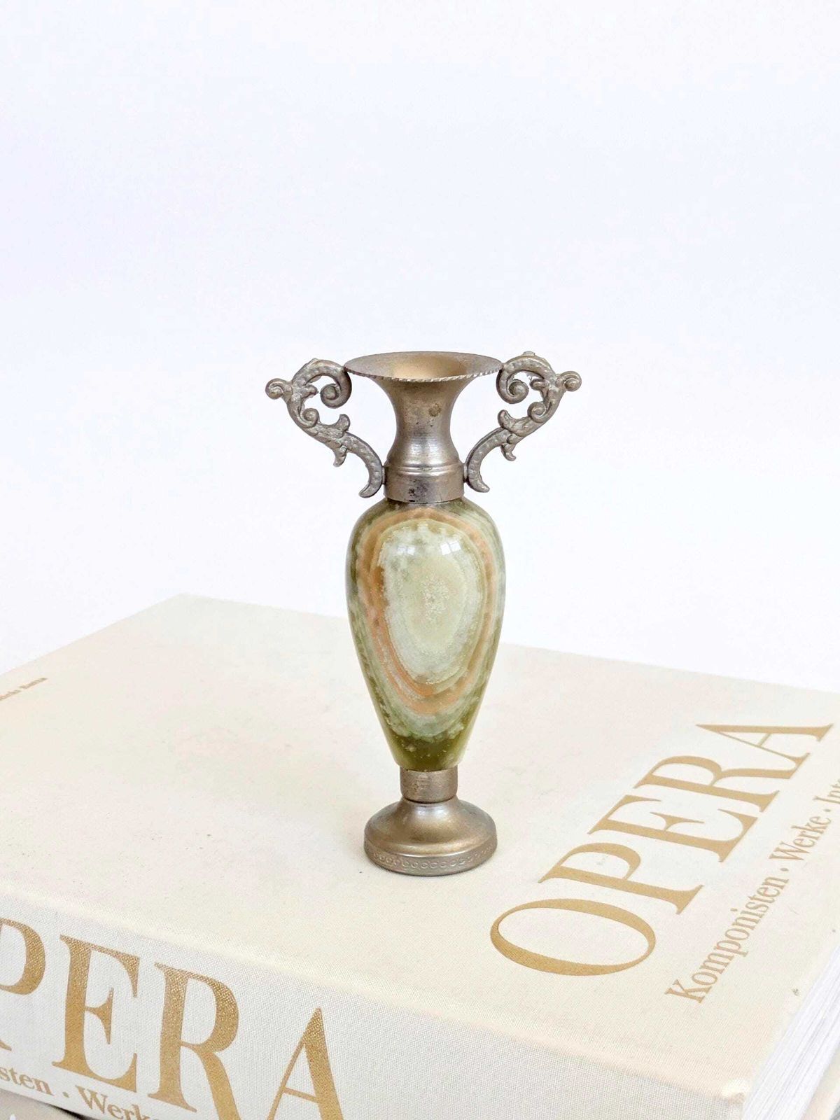 photo buy Vintage onyx amfoorvase met tinnen handvatten – Italiaans metaal en steen