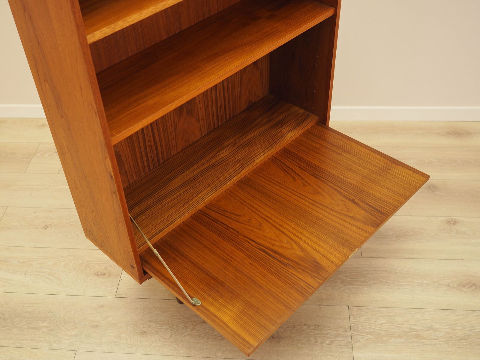 photo for sale Teakhouten boekenkast, Deens design, jaren 1970, gemaakt in Denemarken